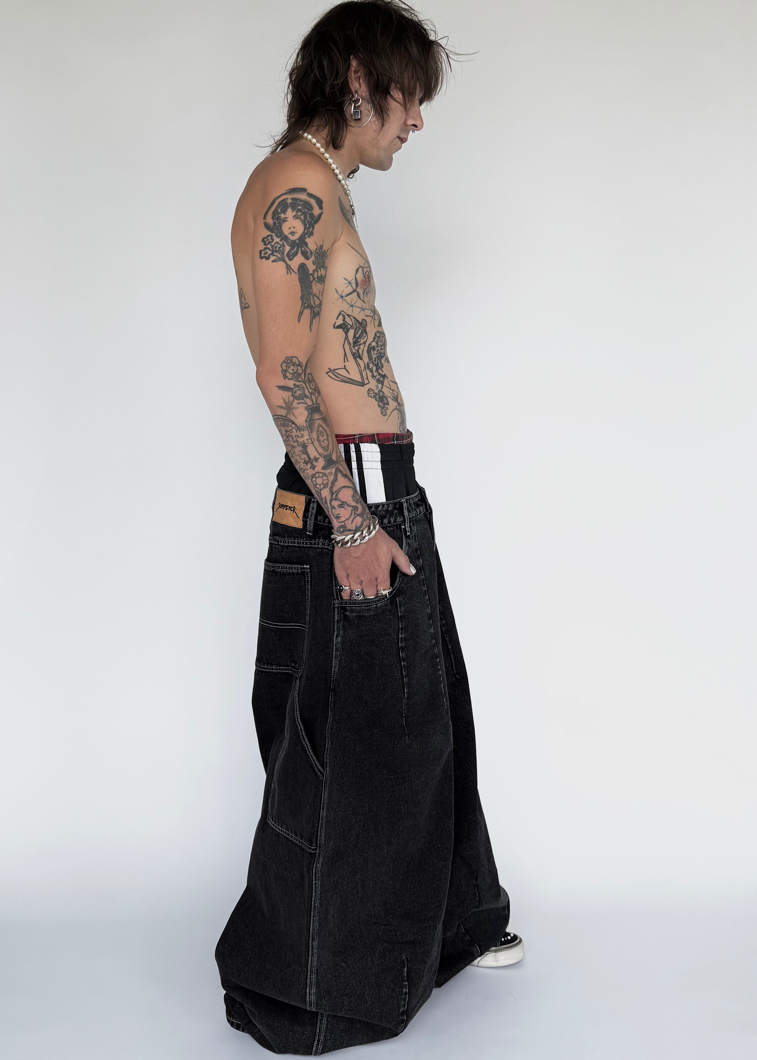 BLACK BAGGIEST-IYAMIUIO