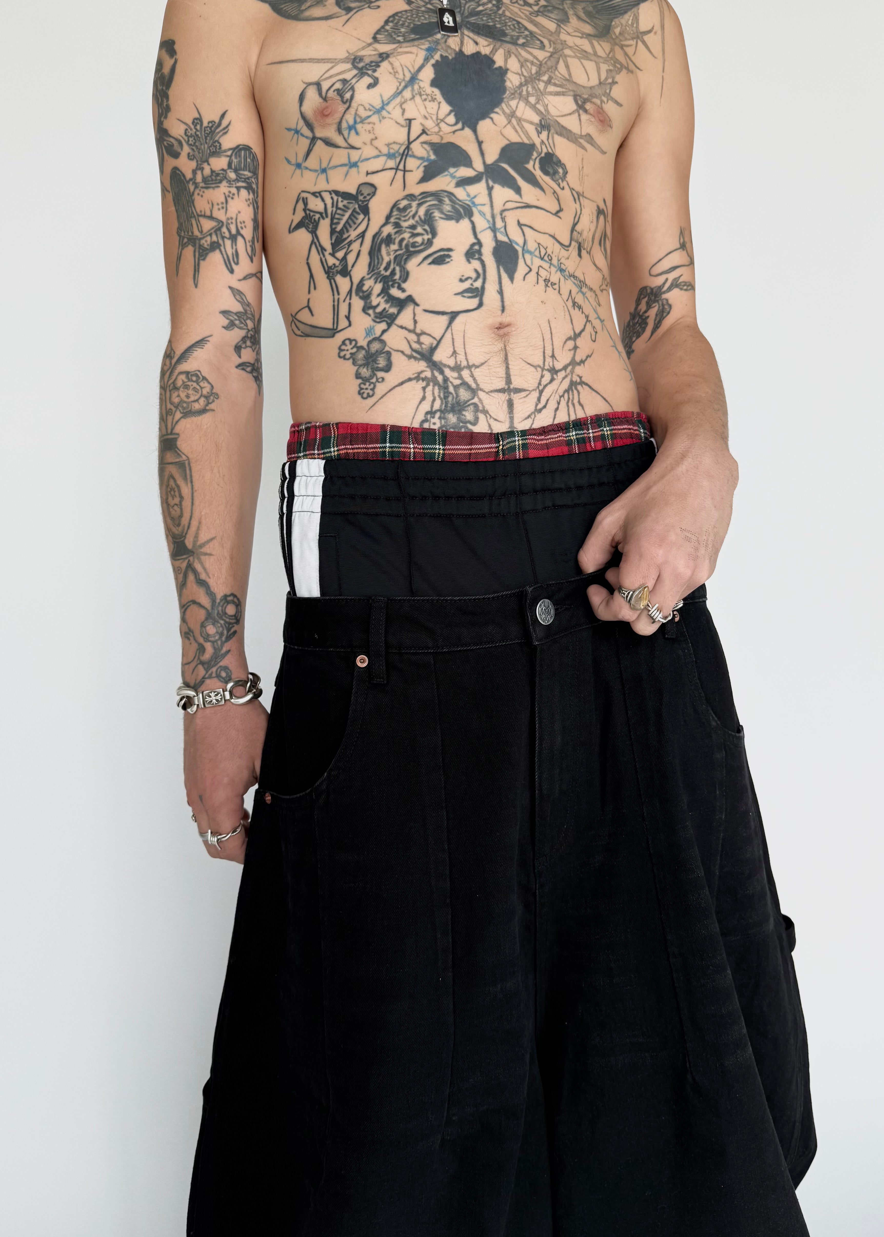 PITCH BLACK BAGGIEST-IYAMIUIO