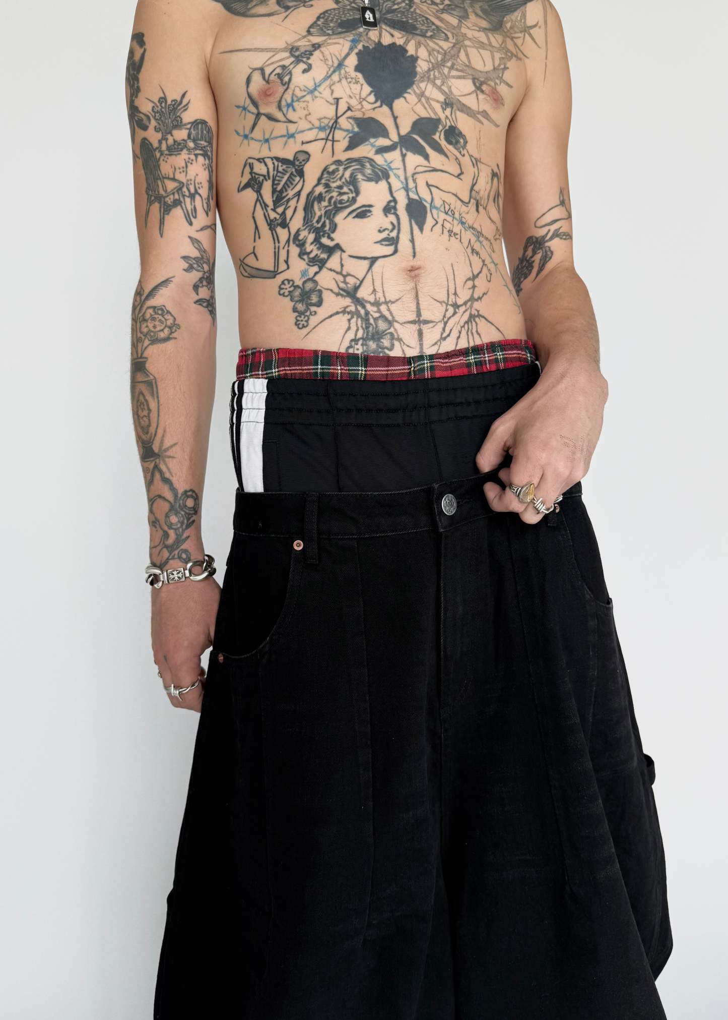 PITCH BLACK BAGGIEST-IYAMIUIO