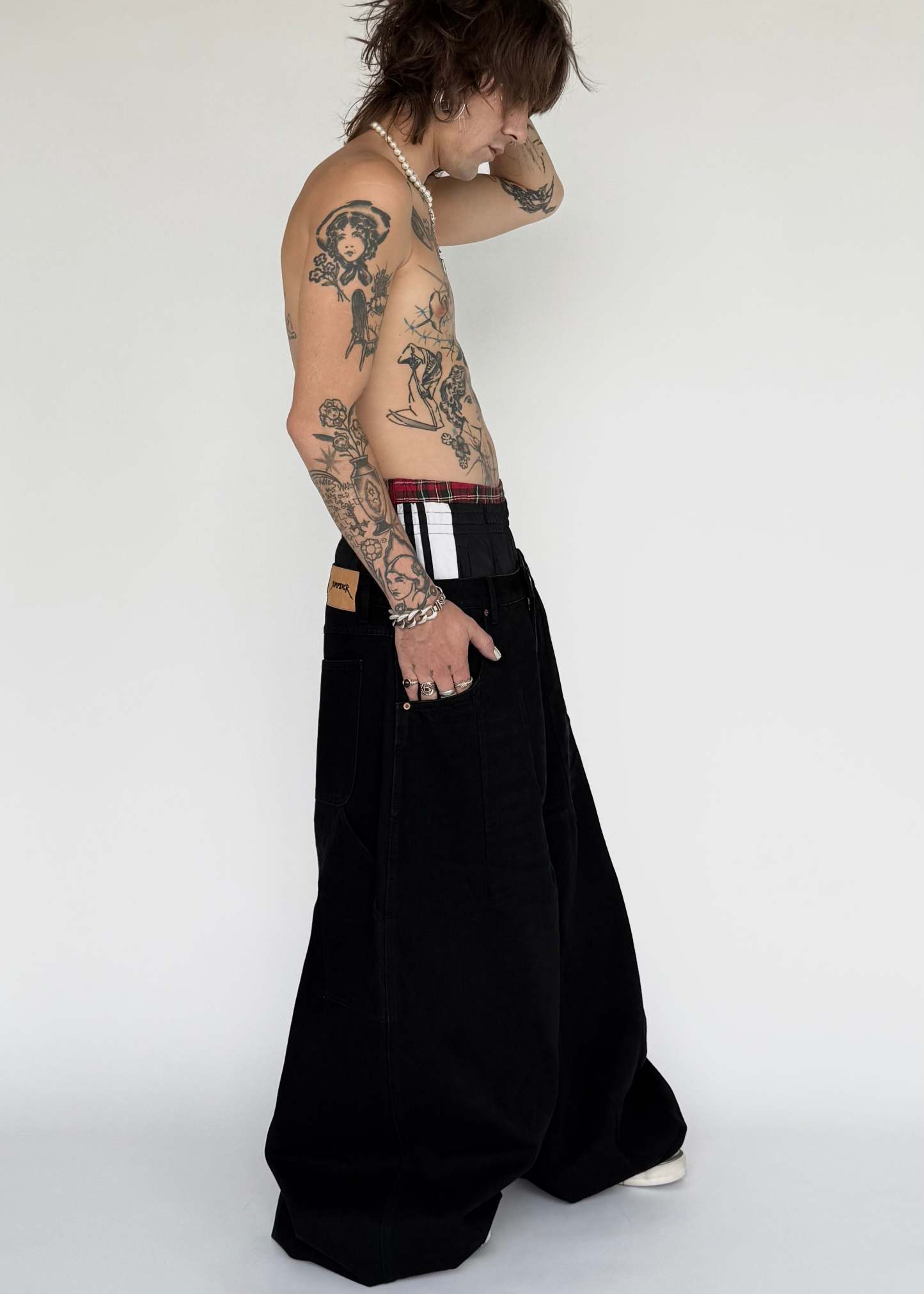 PITCH BLACK BAGGIEST-IYAMIUIO