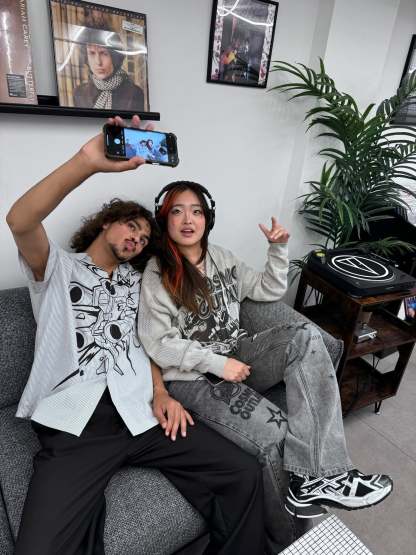 "Spaceship" Button Up-IYAMIUIO