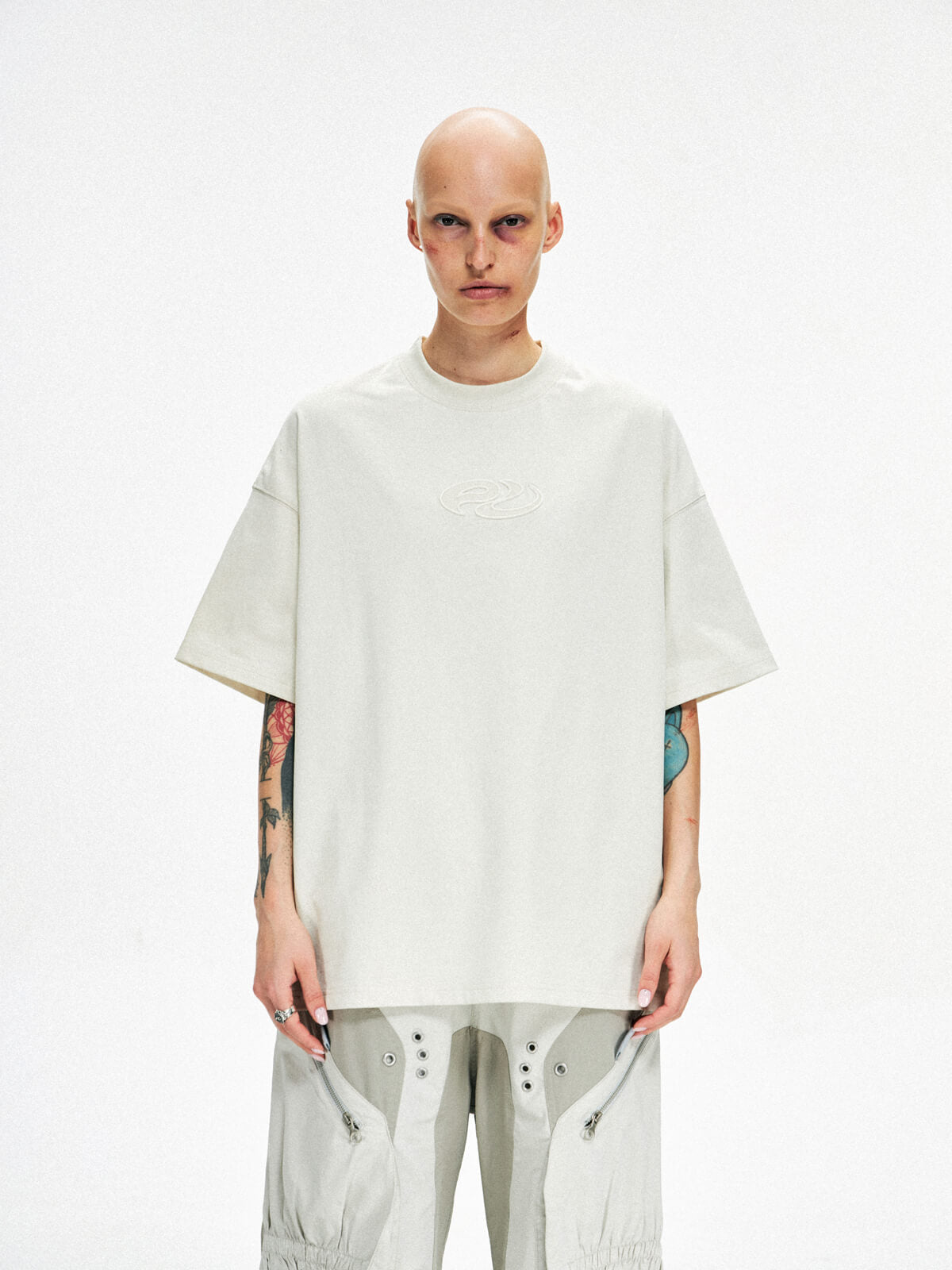 Personsoul Logo Embroidered Basic T-shirt-IYAMIUIO