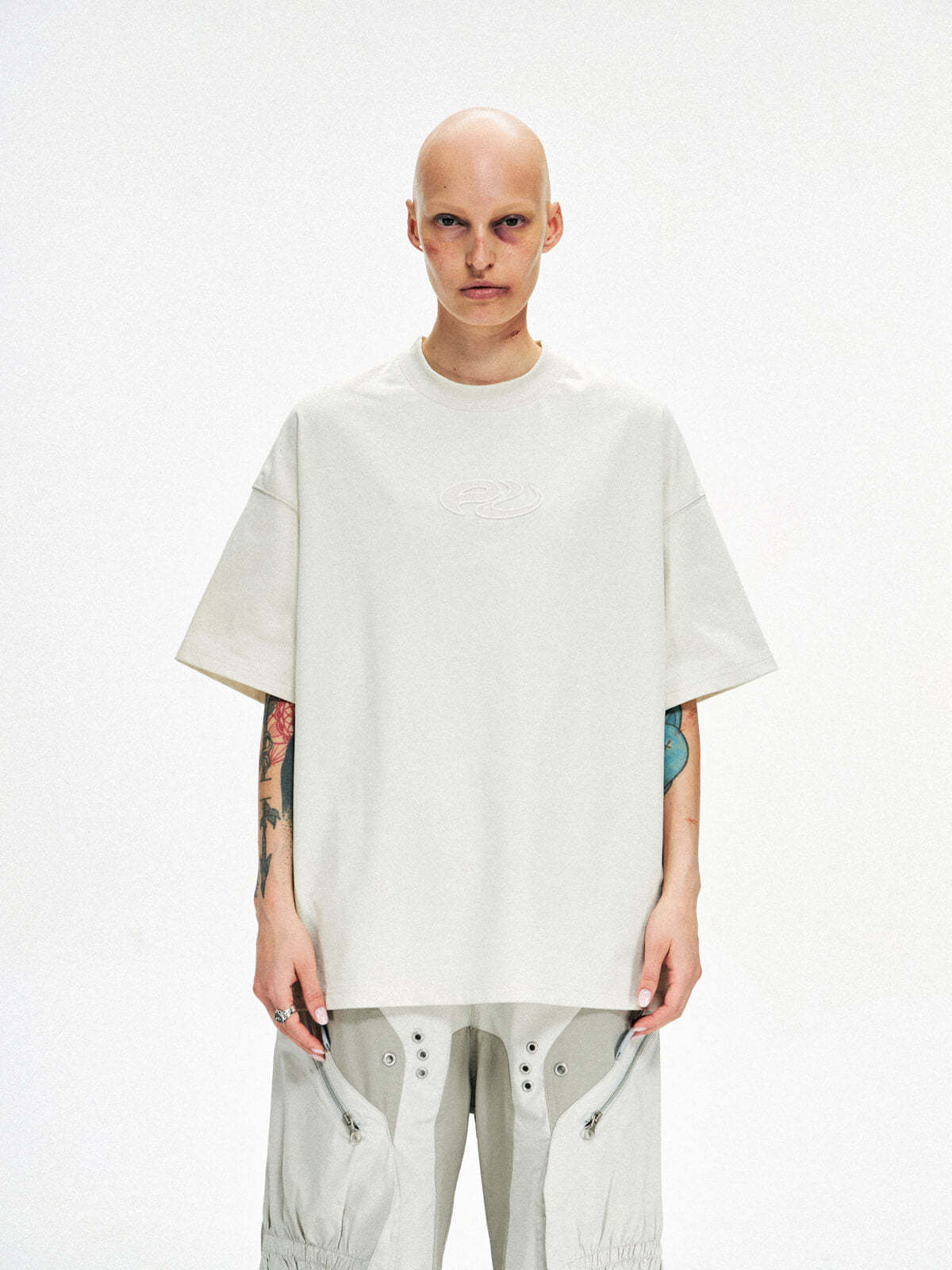 Personsoul Logo Embroidered Basic T-shirt-IYAMIUIO