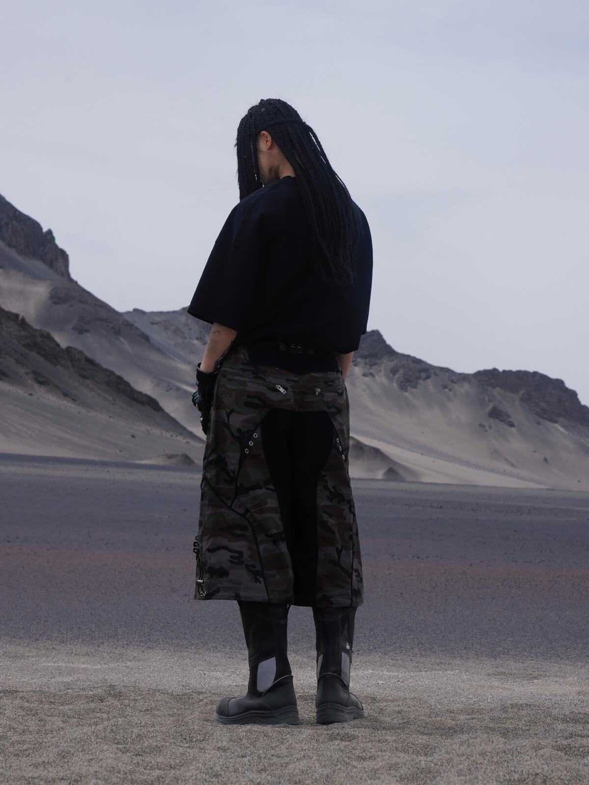 Personsoul Logo Embroidered Basic T-shirt-IYAMIUIO