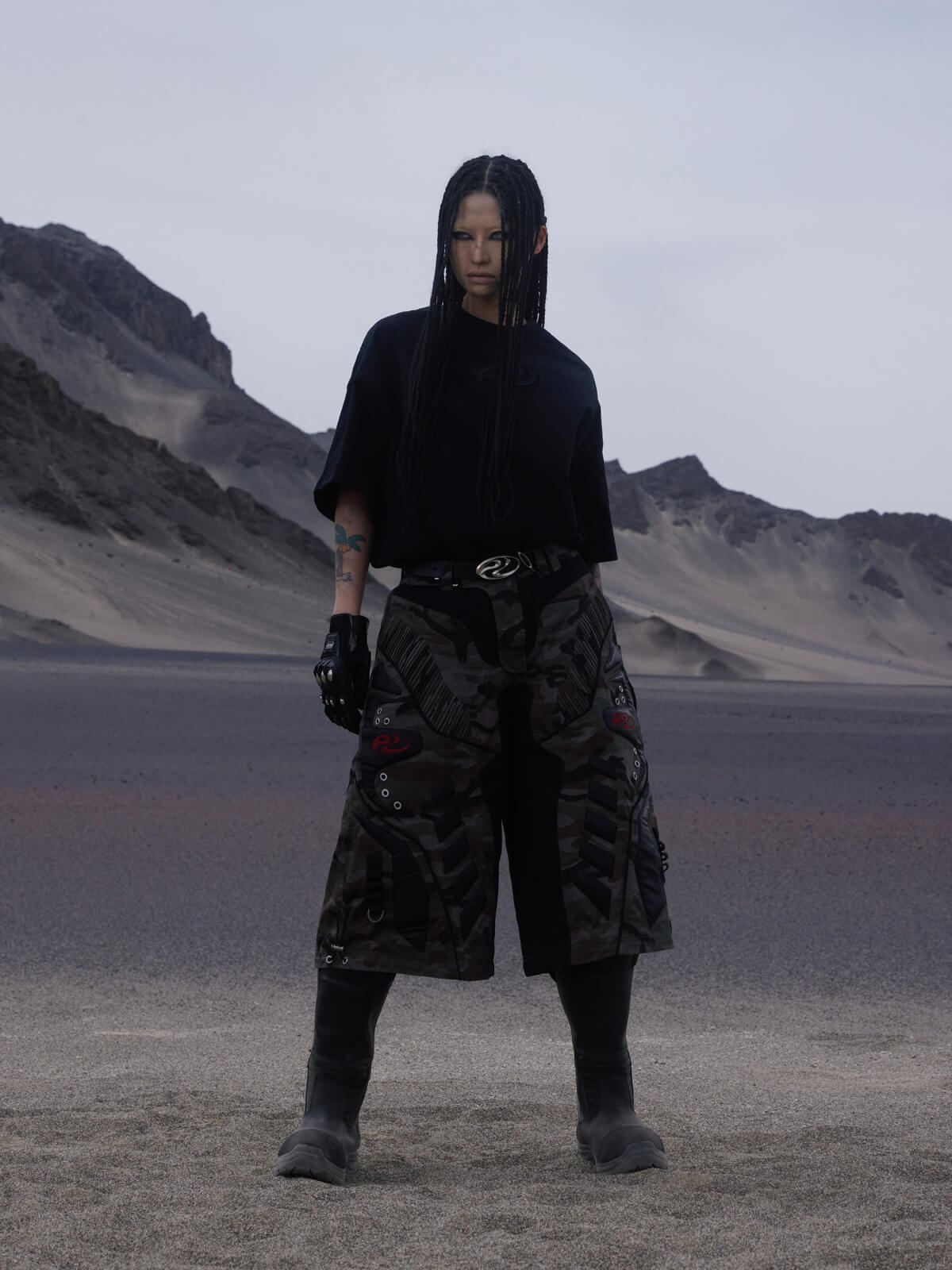 Personsoul Logo Embroidered Basic T-shirt-IYAMIUIO