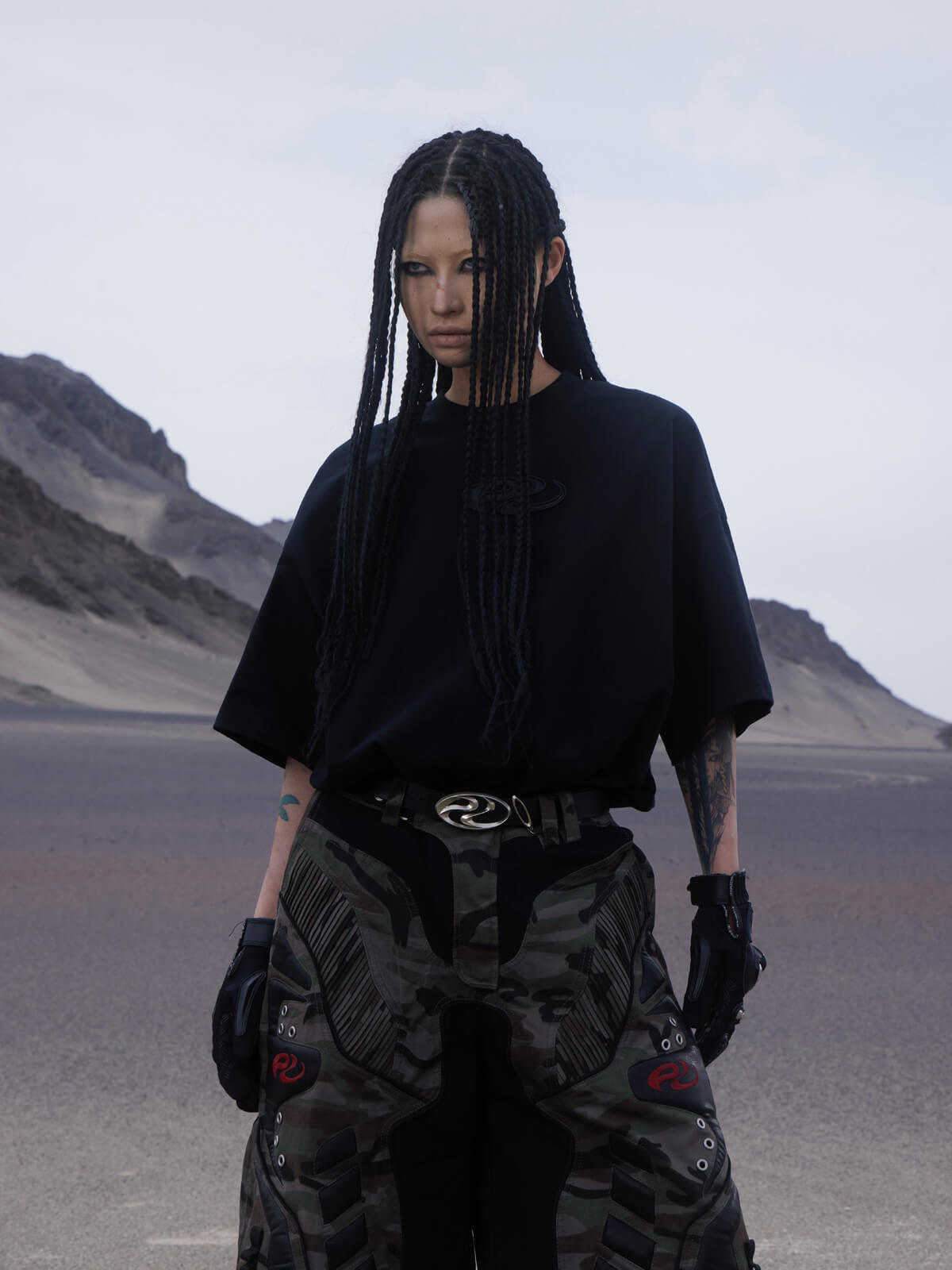 Personsoul Logo Embroidered Basic T-shirt-IYAMIUIO