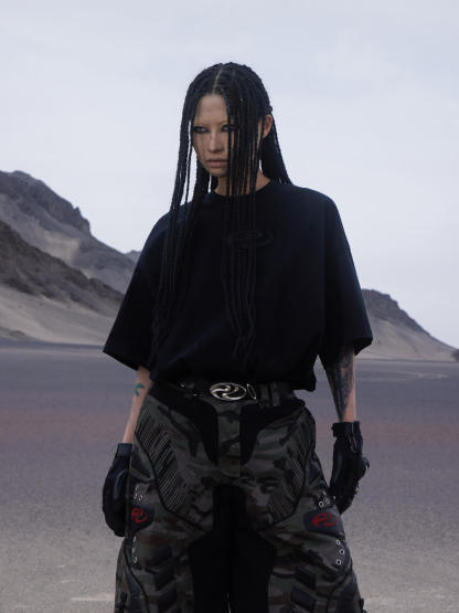 Personsoul Logo Embroidered Basic T-shirt-IYAMIUIO