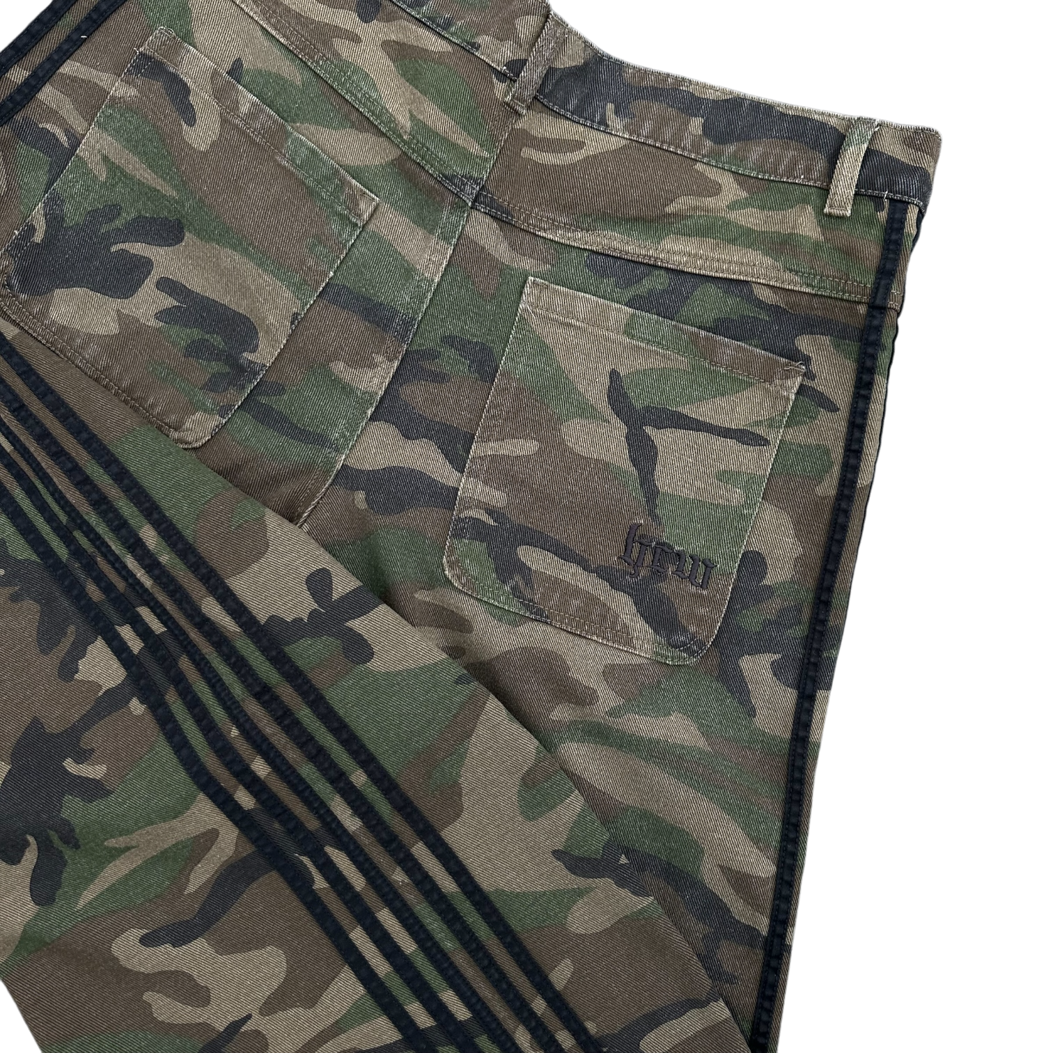 TRACK JEANS (CAMO)-IYAMIUIO