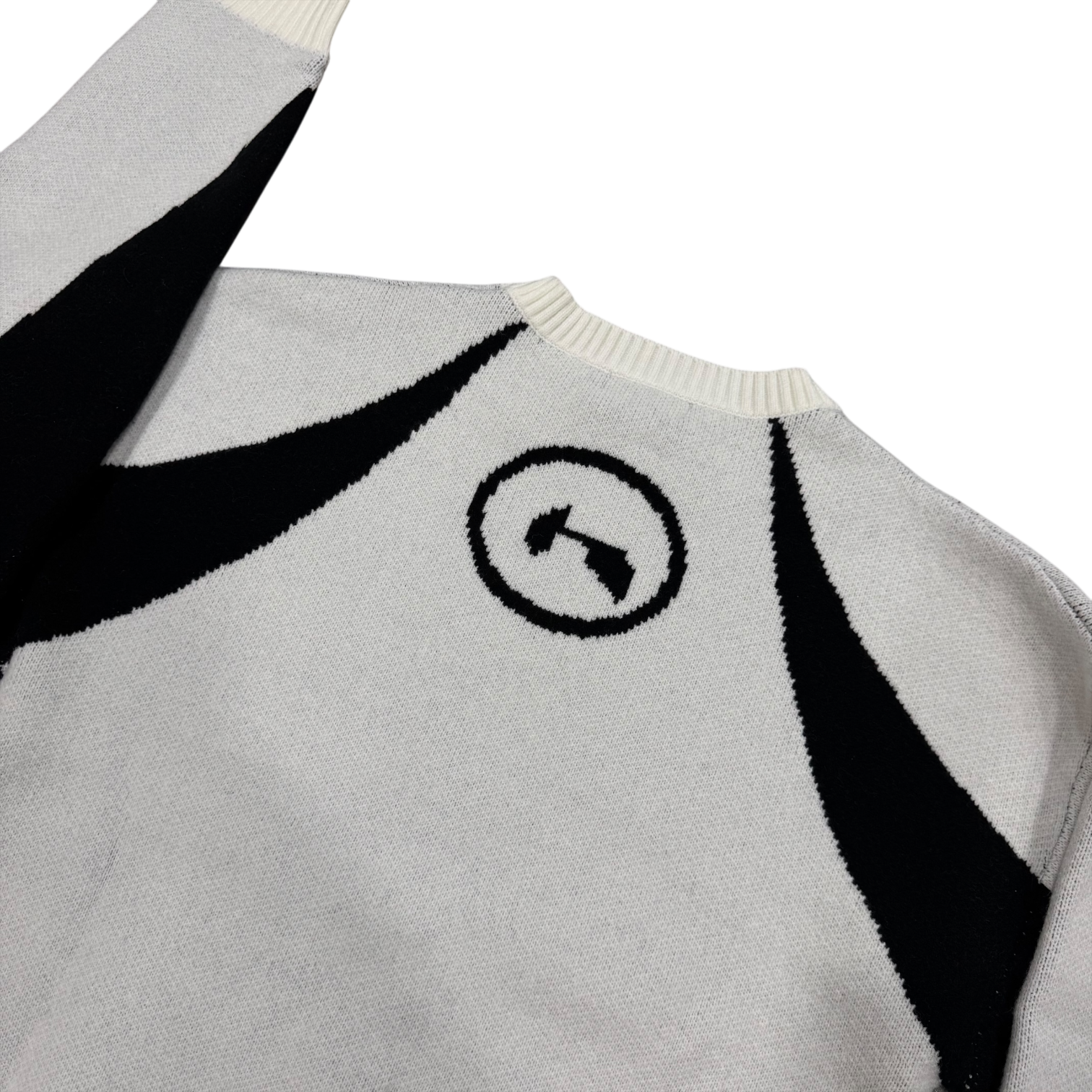 TECH KNIT (WHITE/BLACK)-IYAMIUIO