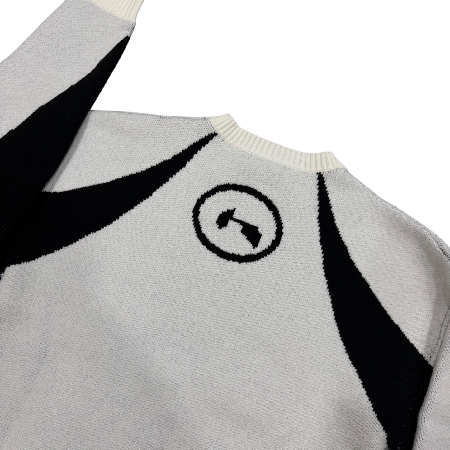 TECH KNIT (WHITE/BLACK)-IYAMIUIO