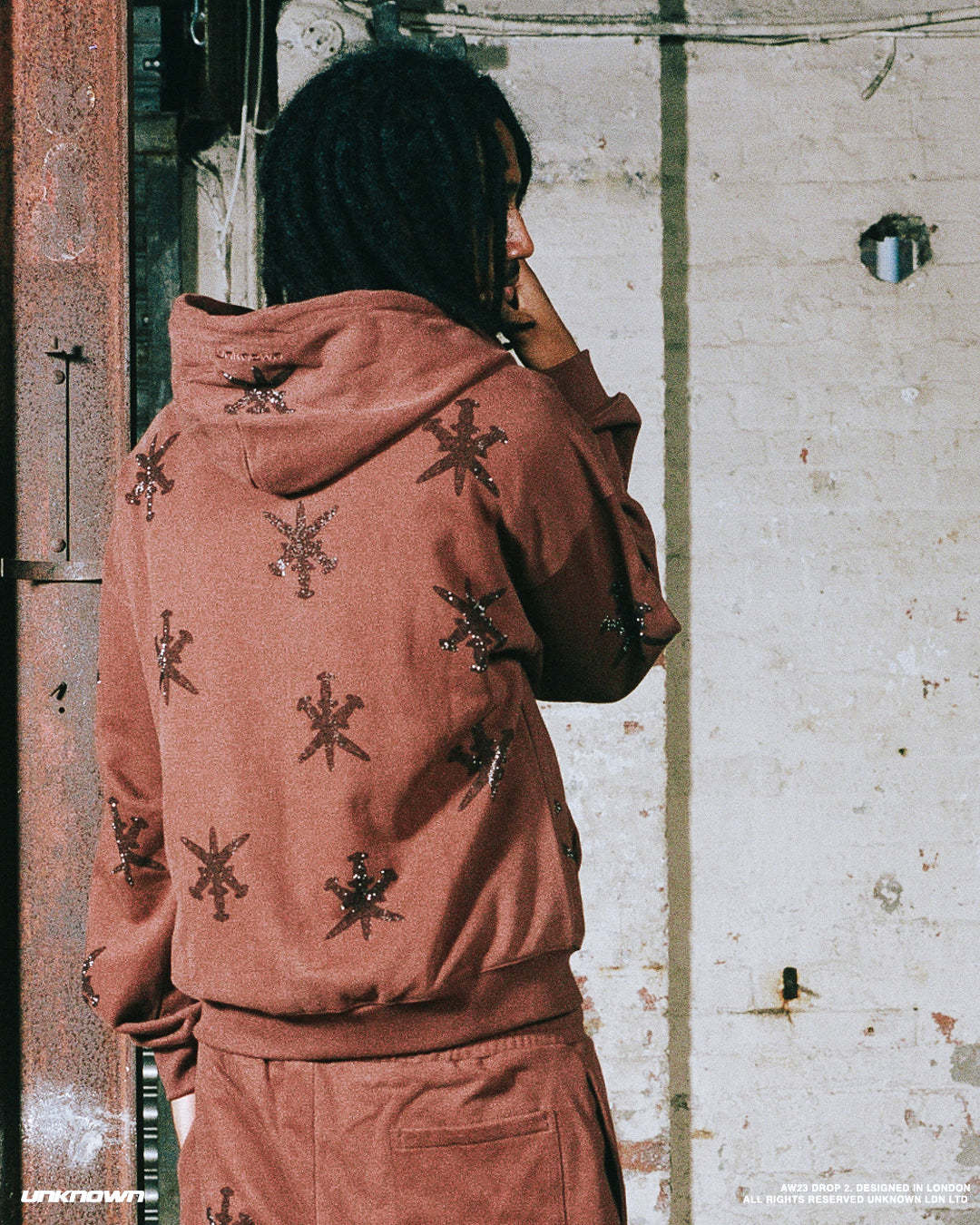BROWN RHINESTONE HOODIE-IYAMIUIO