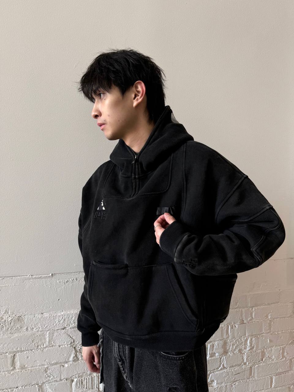 "DAYS" Hoodie Black-IYAMIUIO