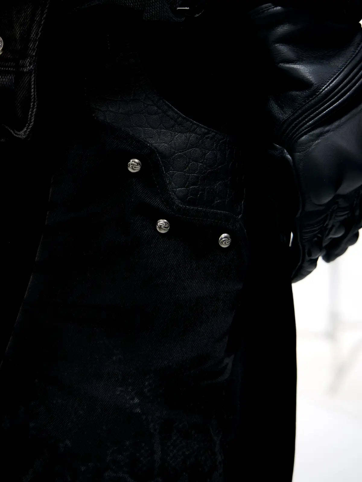 Personsoul Snake Texture Black Jeans-IYAMIUIO