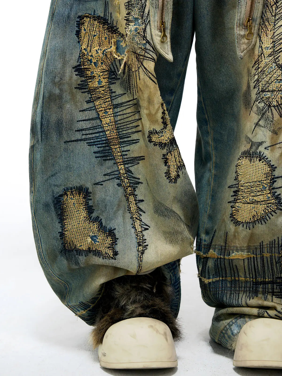 Personsoul Stain Embroidery Scimitar Jeans-IYAMIUIO