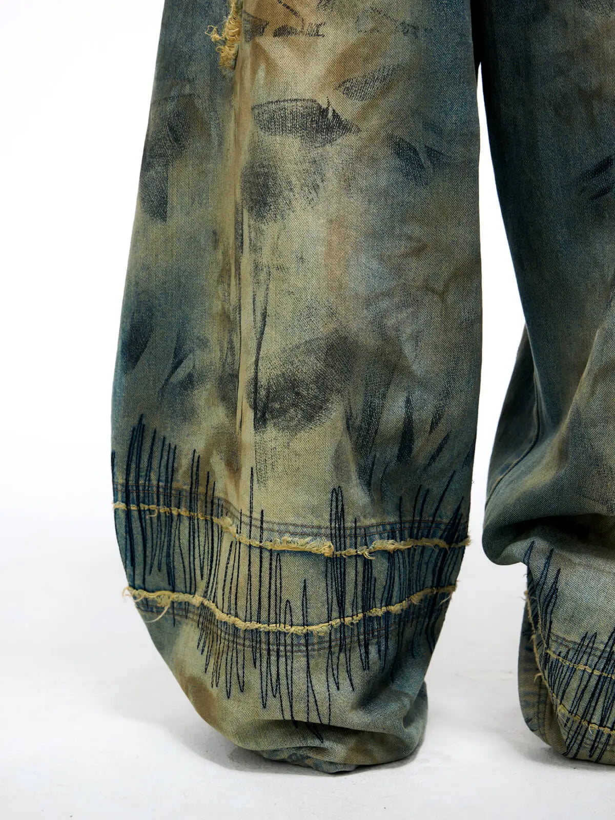 Personsoul Stain Embroidery Scimitar Jeans-IYAMIUIO