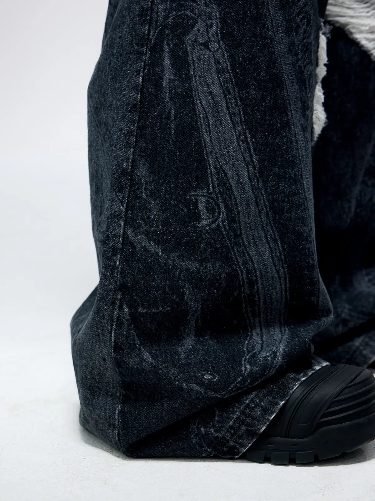 Personsoul Textured Black Print Ripped Jeans-IYAMIUIO