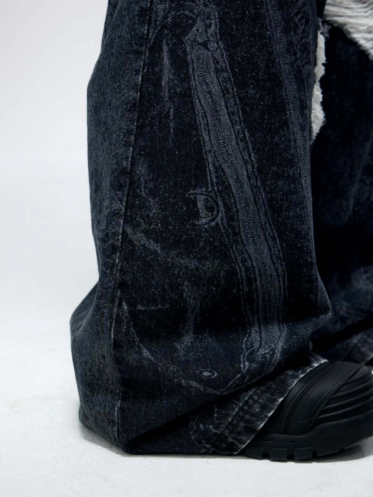 Personsoul Textured Black Print Ripped Jeans-IYAMIUIO