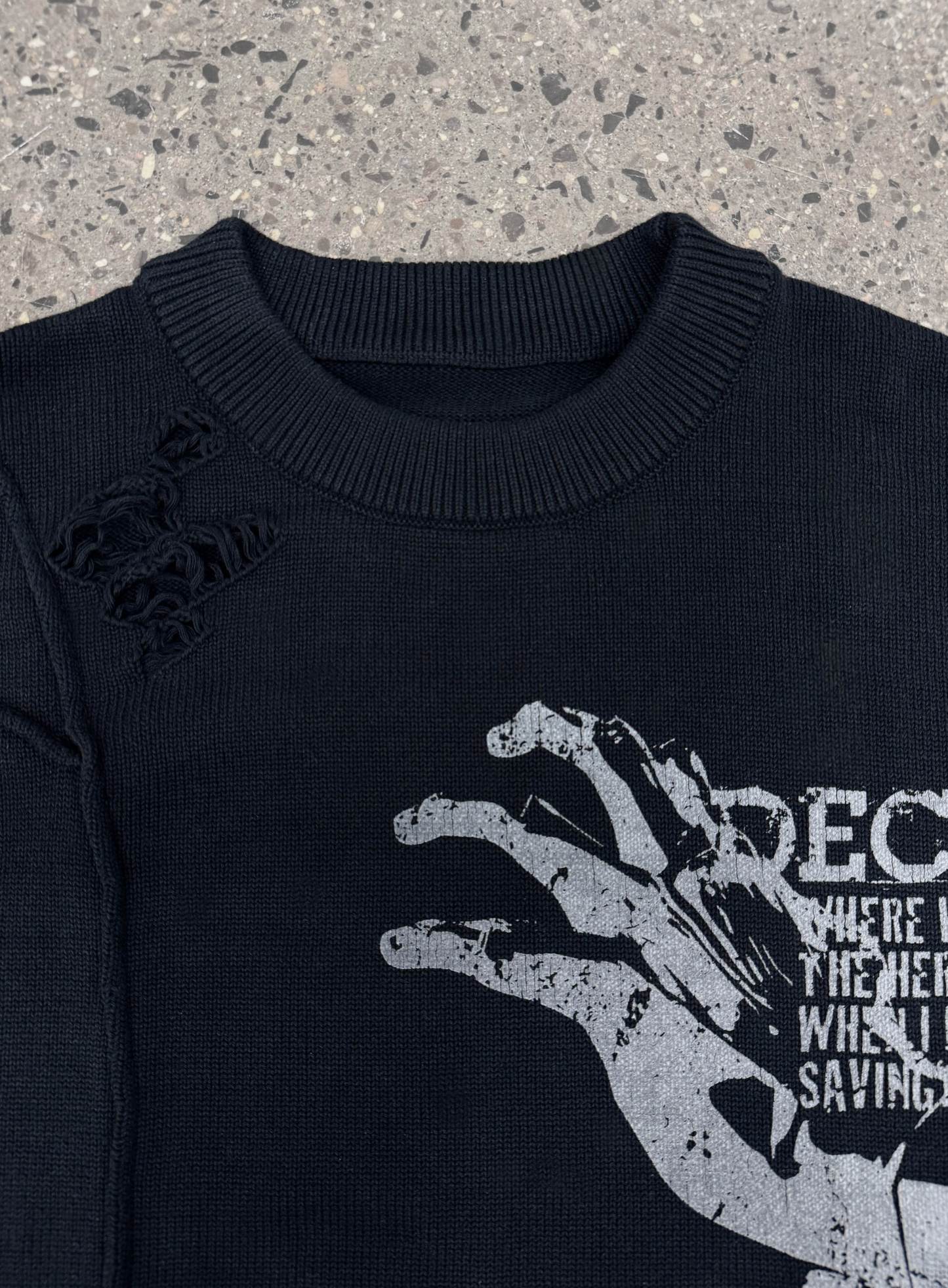 "DECAY" Knit-IYAMIUIO
