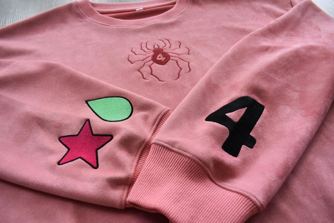 Lowkey Hisoka Embroidered Crew - HXH-IYAMIUIO