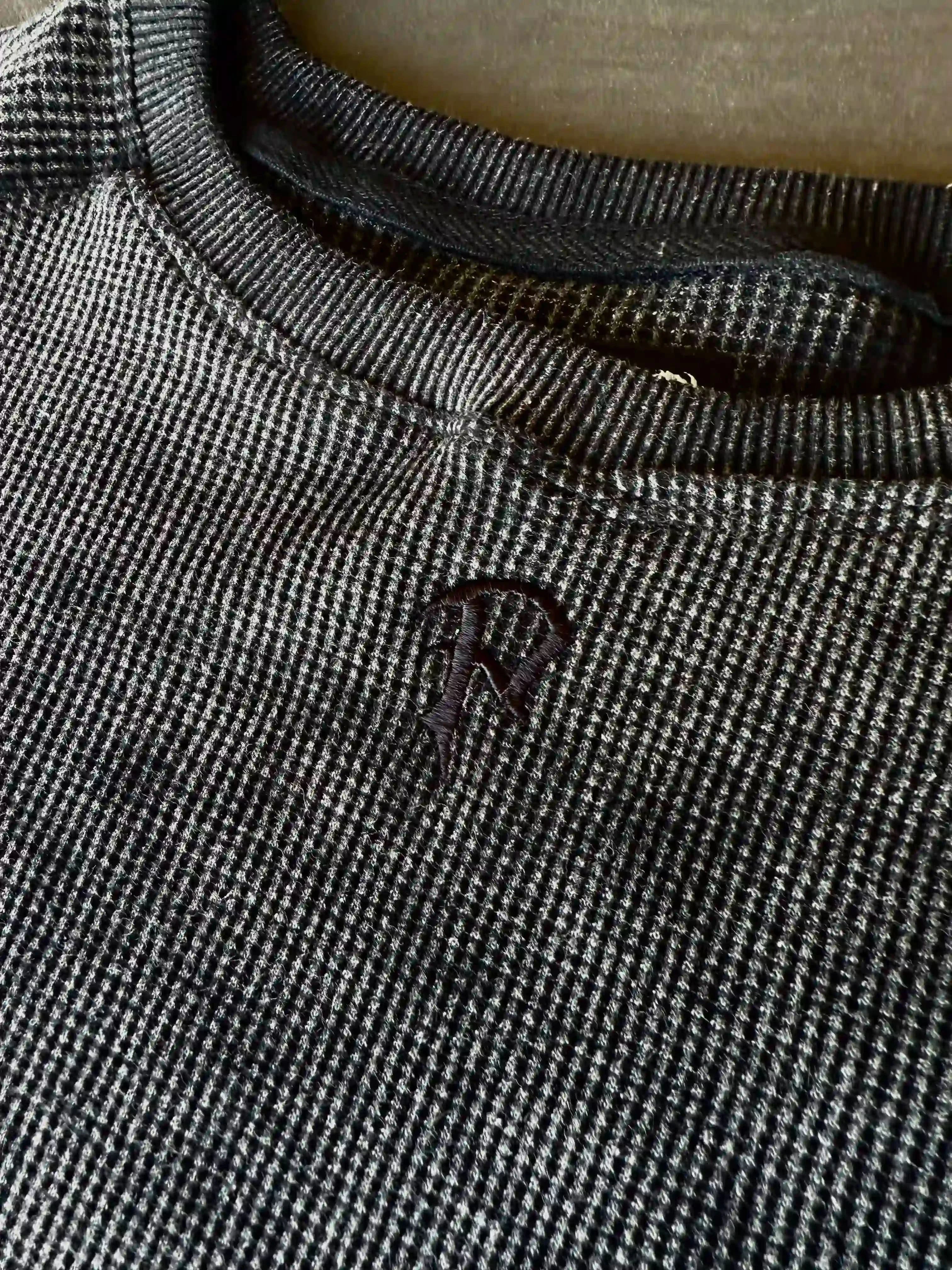 "Ghoul' Long-Sleeve (Grey)-IYAMIUIO