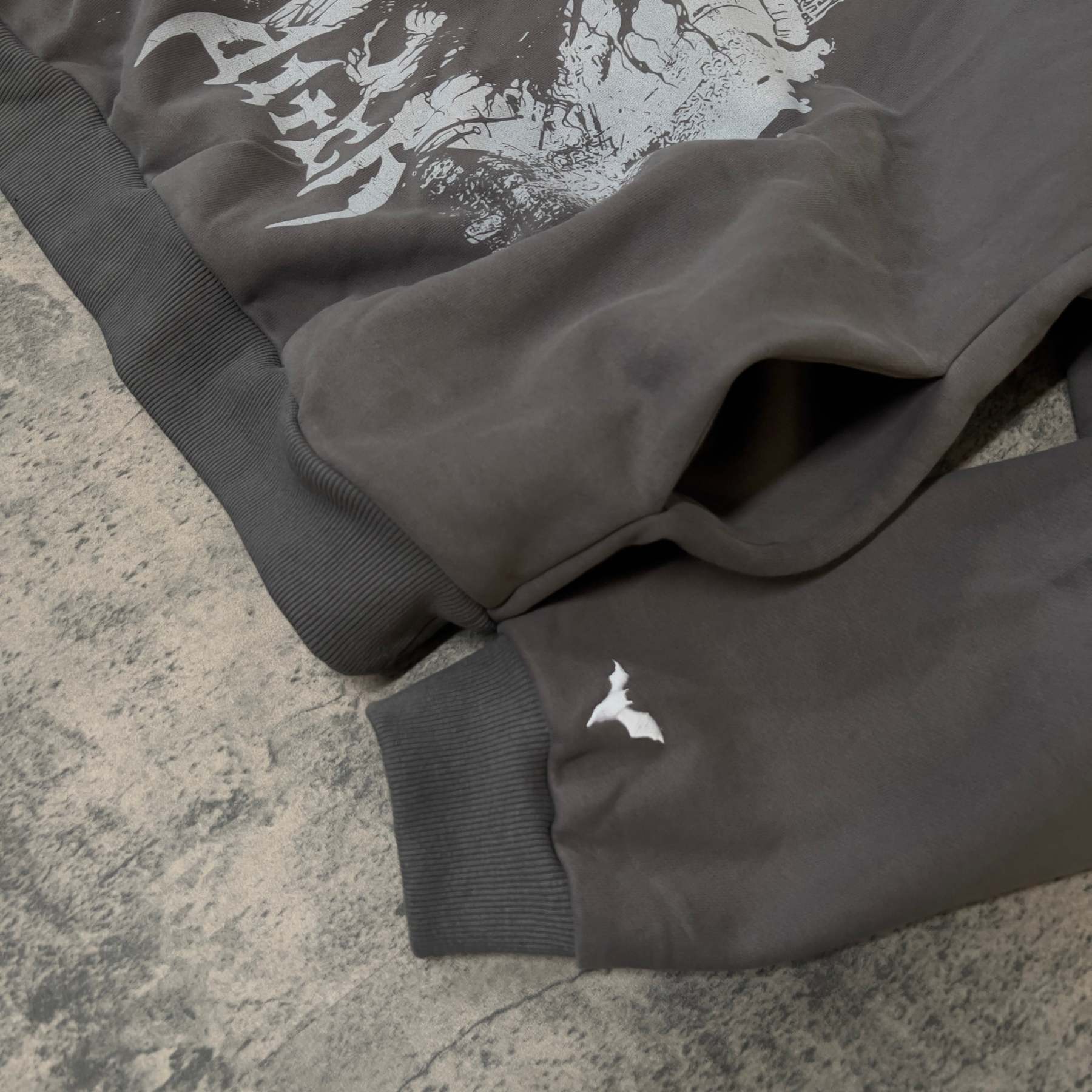 WARDEN PULLOVER (CEMENT)-IYAMIUIO