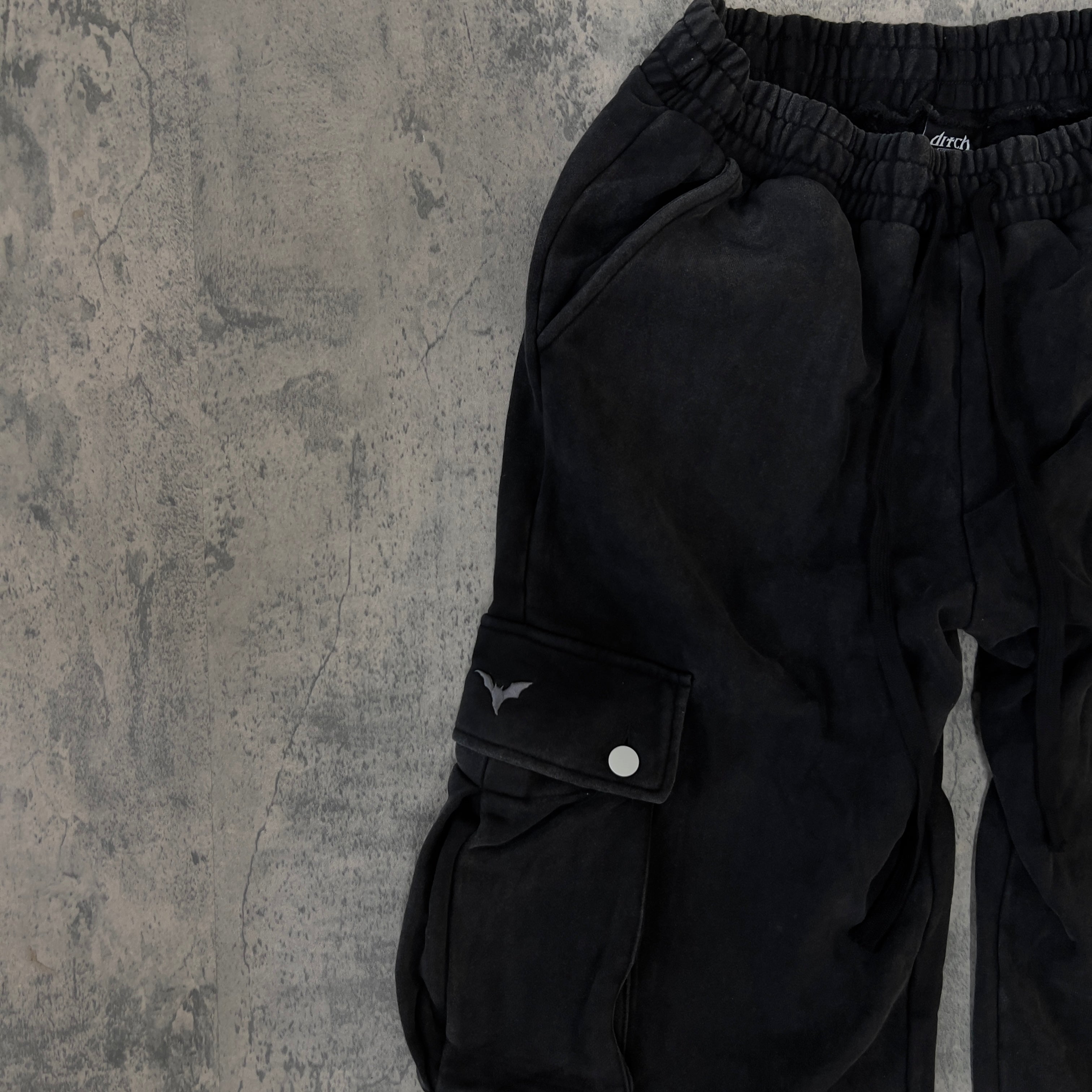 CARGO SWEATS (COAL)-IYAMIUIO