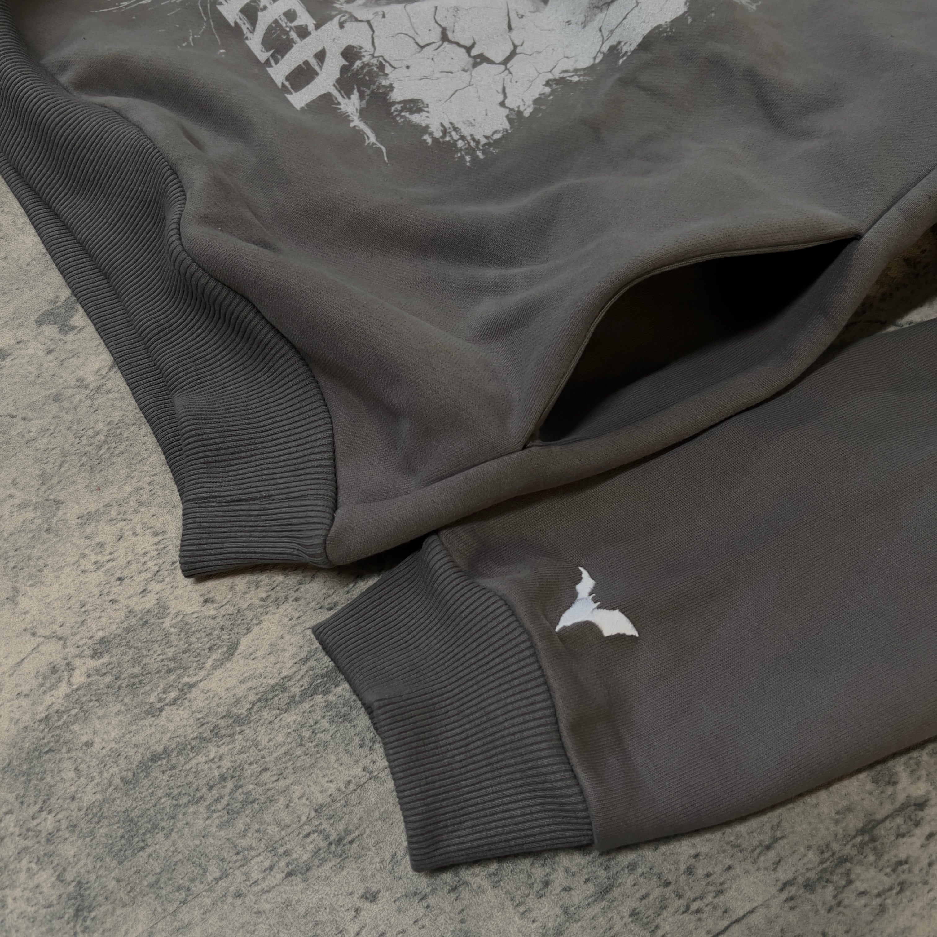 SILHOUETTE PULLOVER (CEMENT)-IYAMIUIO