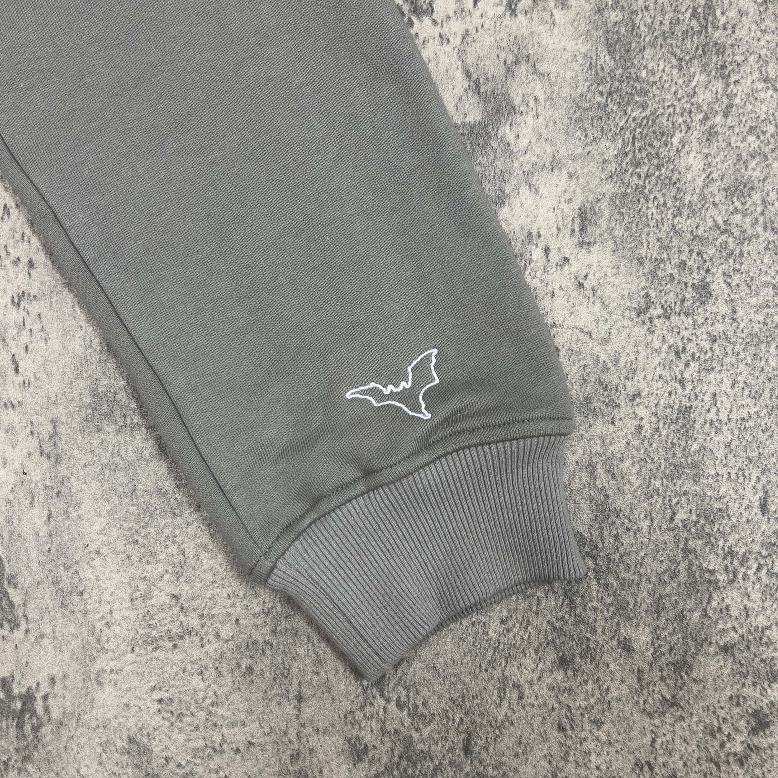 CABIN PULLOVER (CEMENT)-IYAMIUIO