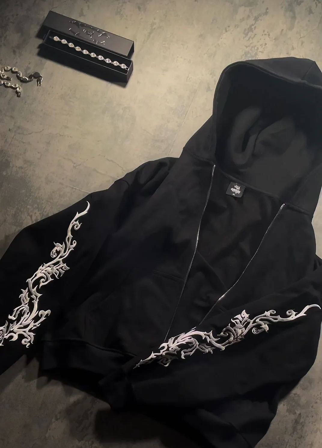 V2 Fire thorns full zip