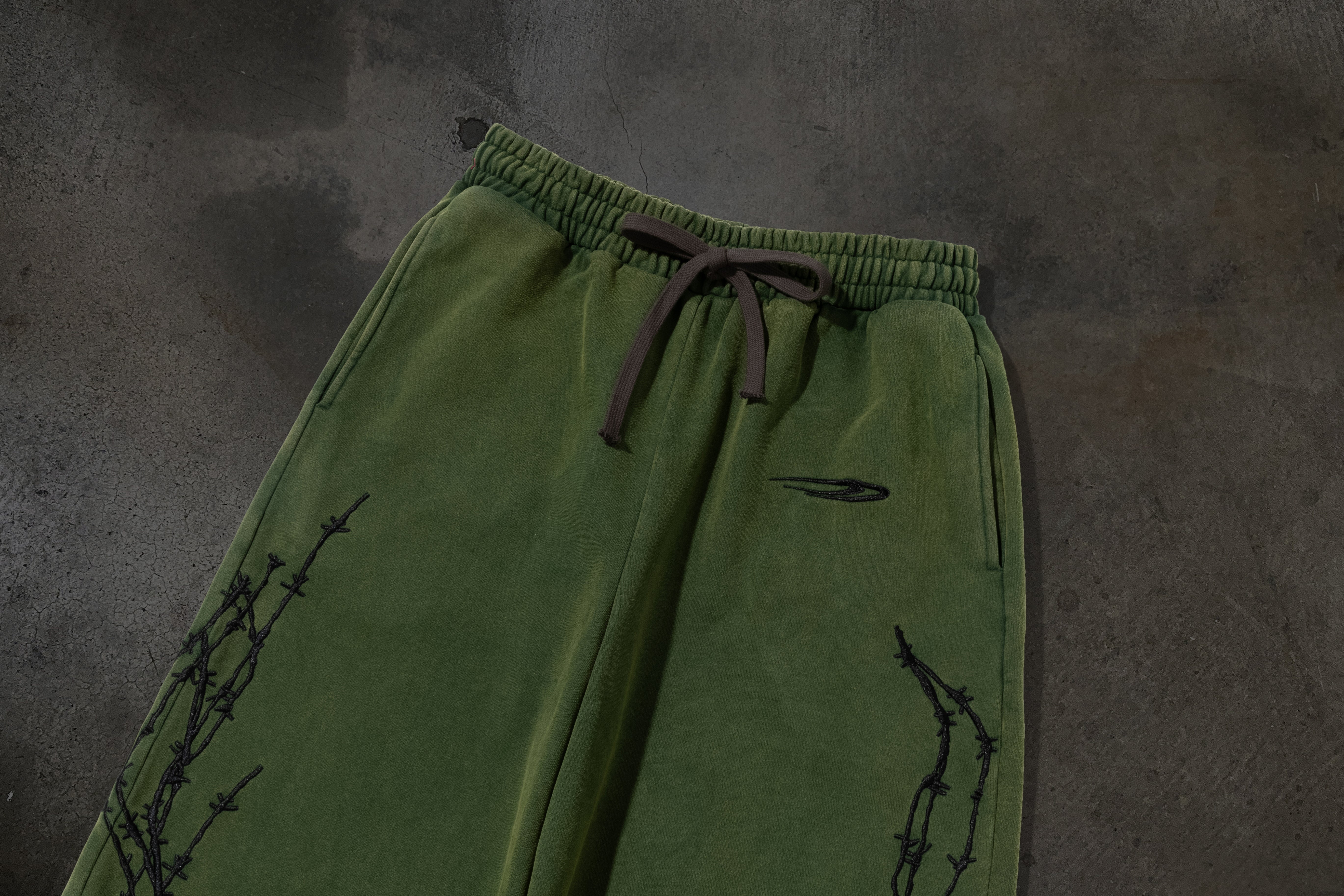 ATHLETIC BARBED SWEATS (PINE)-IYAMIUIO