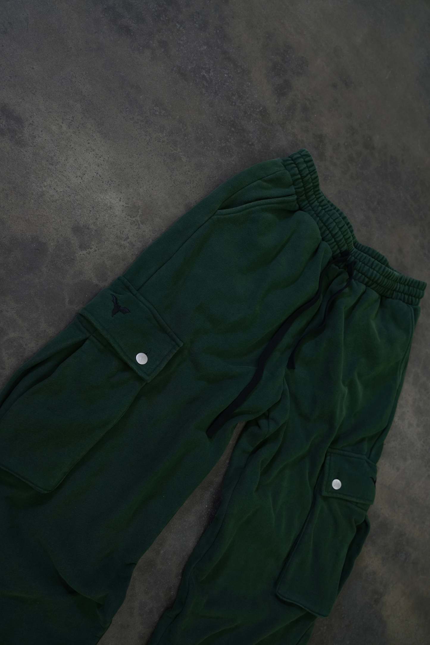 CARGO SWEATS (PINE)-IYAMIUIO