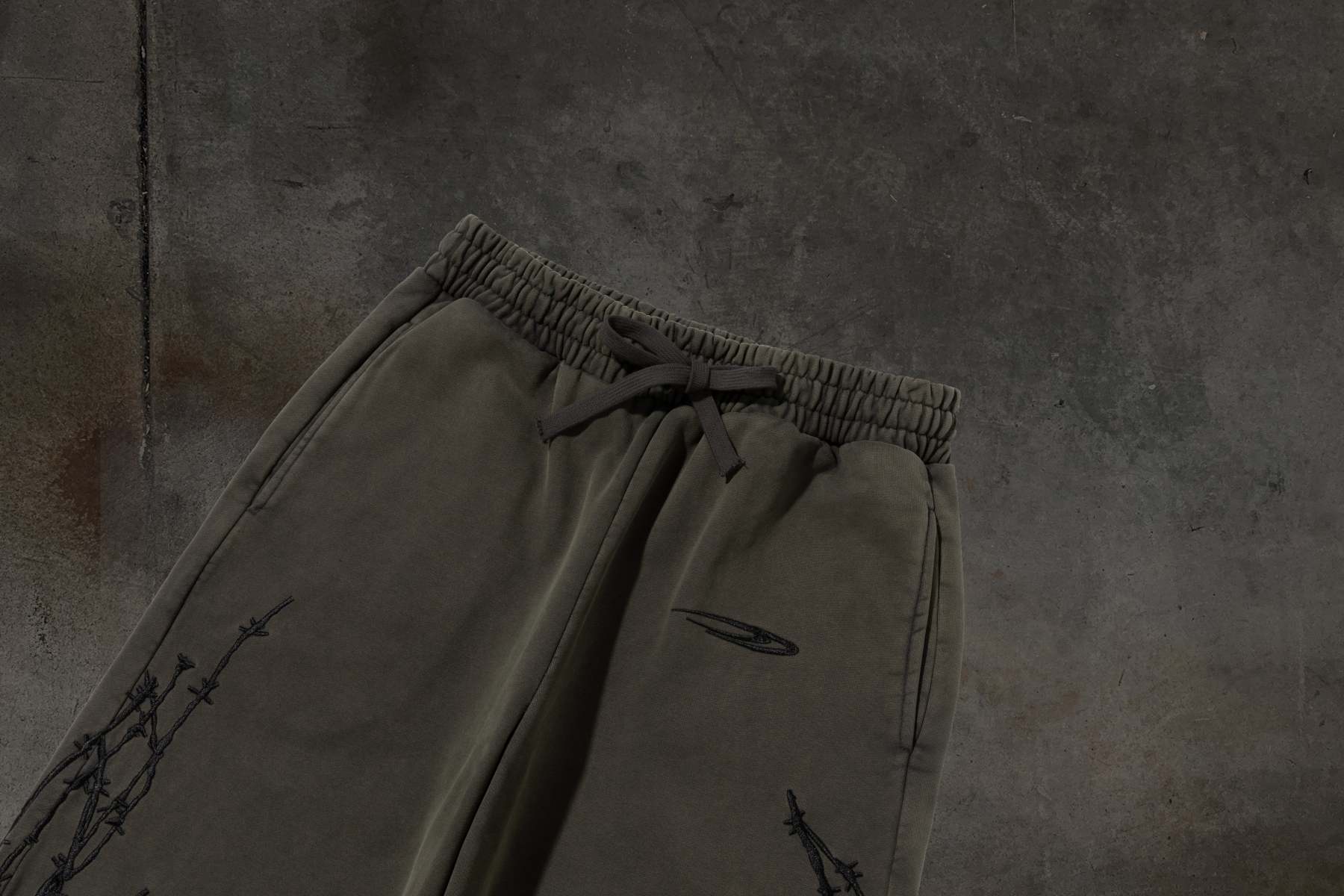 ATHLETIC BARBED SWEATS (ASH)-IYAMIUIO