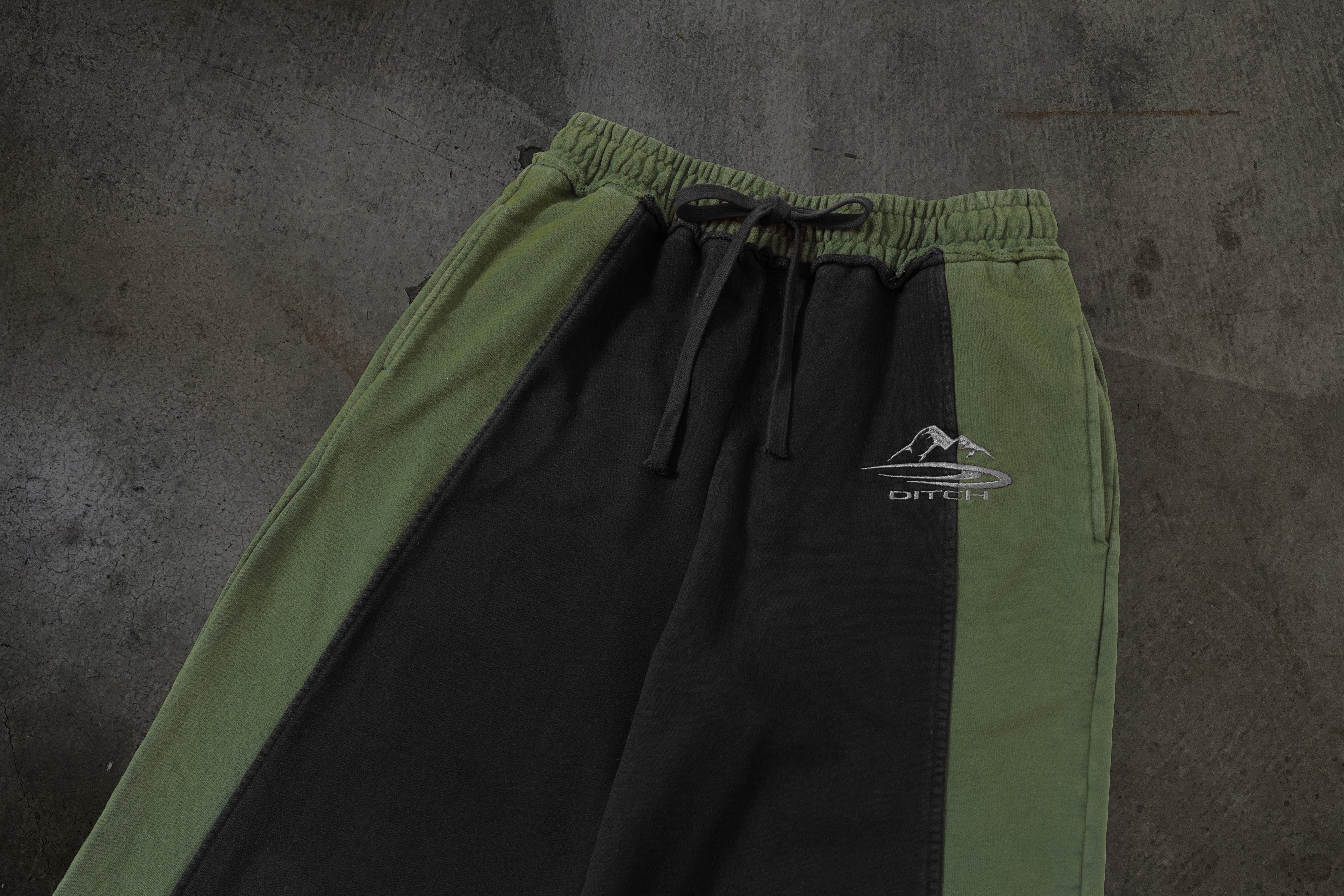 SUMMIT SWEATS (PINE)-IYAMIUIO