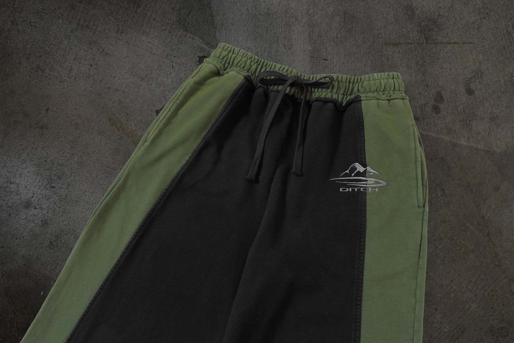 SUMMIT SWEATS (PINE)-IYAMIUIO