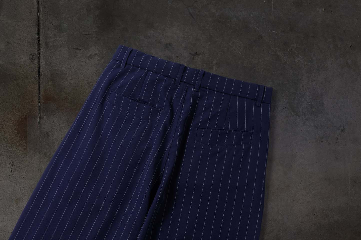 WIDE-LEG DRESS PANTS (PINSTRIPED NAVY/WHT)-IYAMIUIO