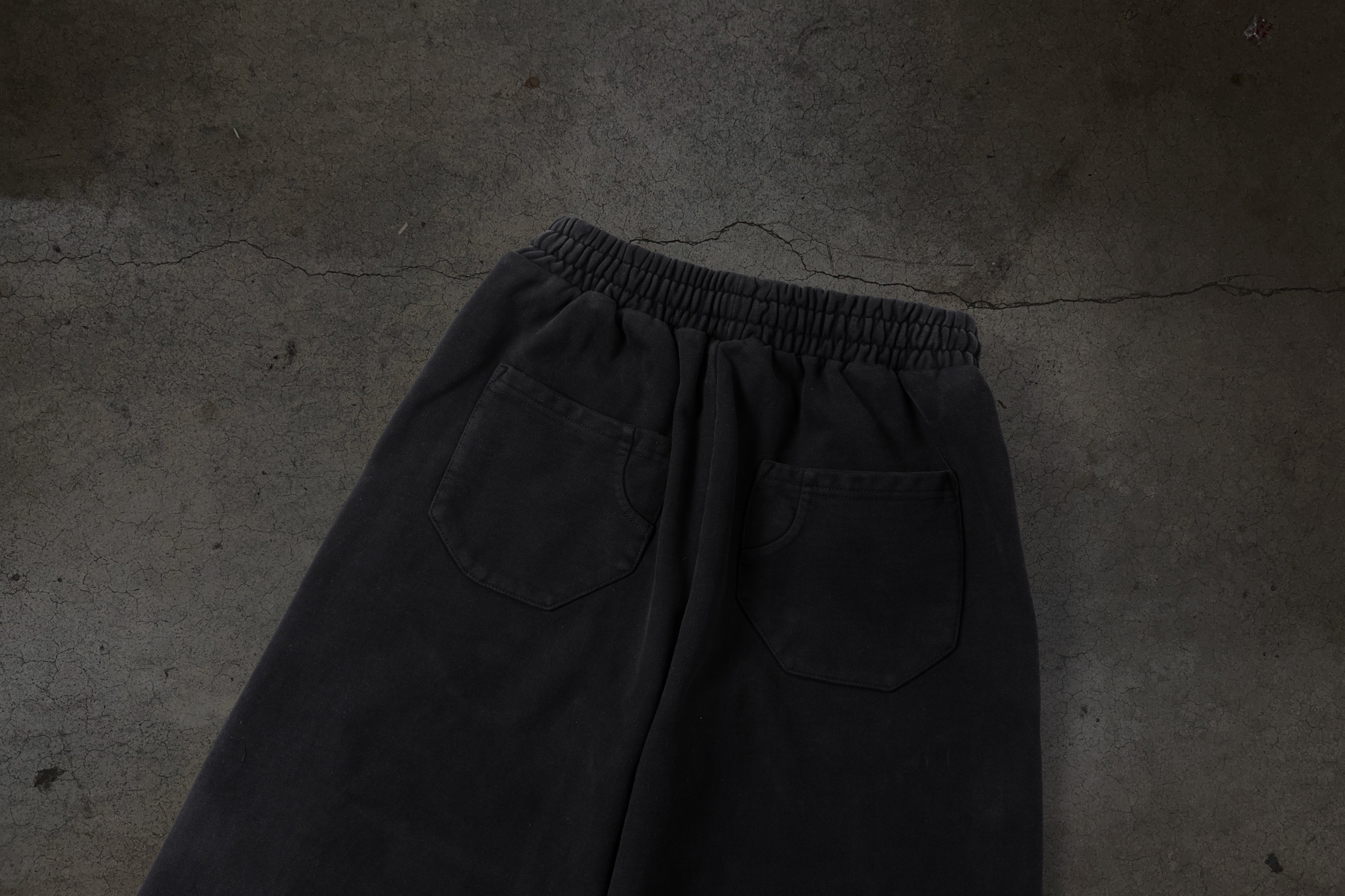 BIKER SWEATS (COAL)-IYAMIUIO