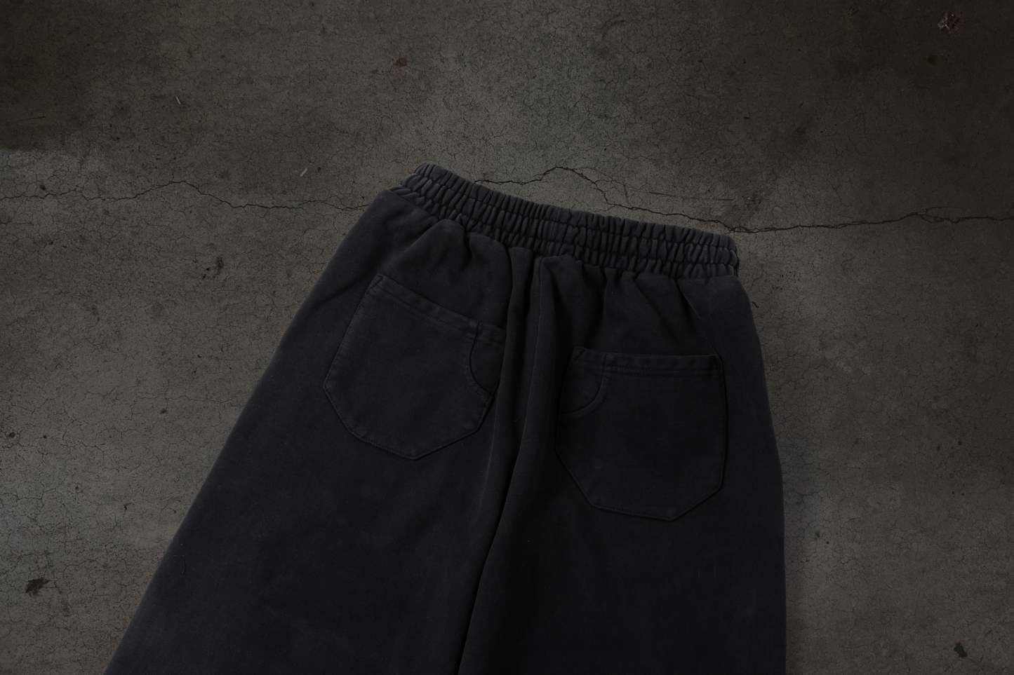 BIKER SWEATS (COAL)-IYAMIUIO