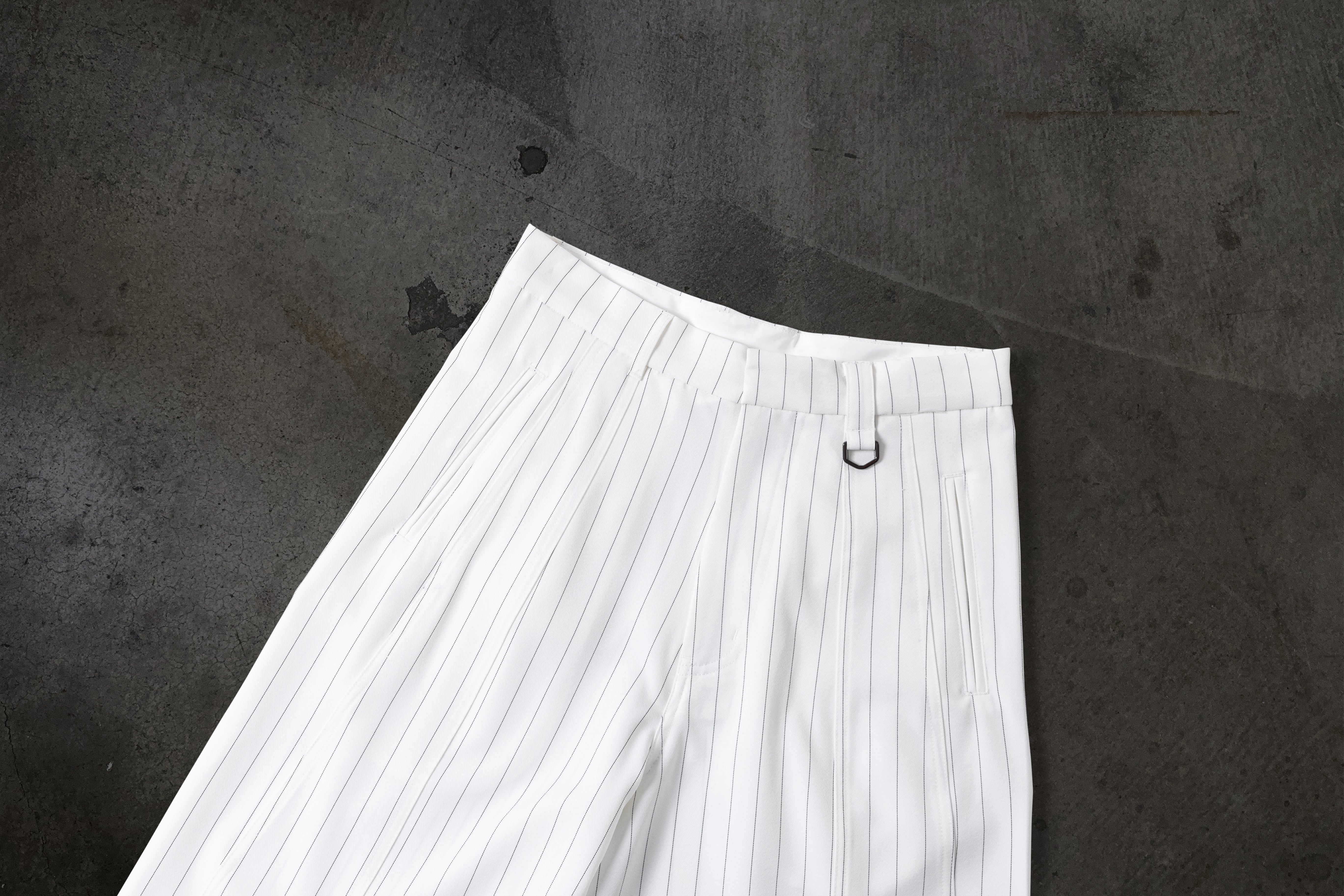 WIDE-LEG DRESS PANTS (PINSTRIPED WHT/BLK)-IYAMIUIO
