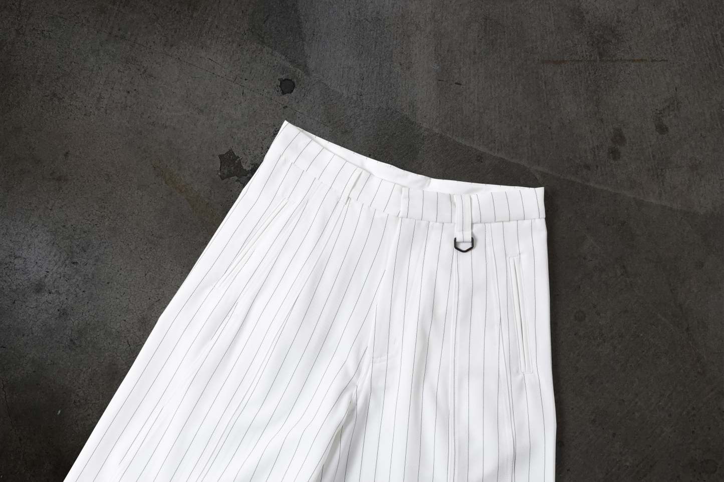 WIDE-LEG DRESS PANTS (PINSTRIPED WHT/BLK)-IYAMIUIO