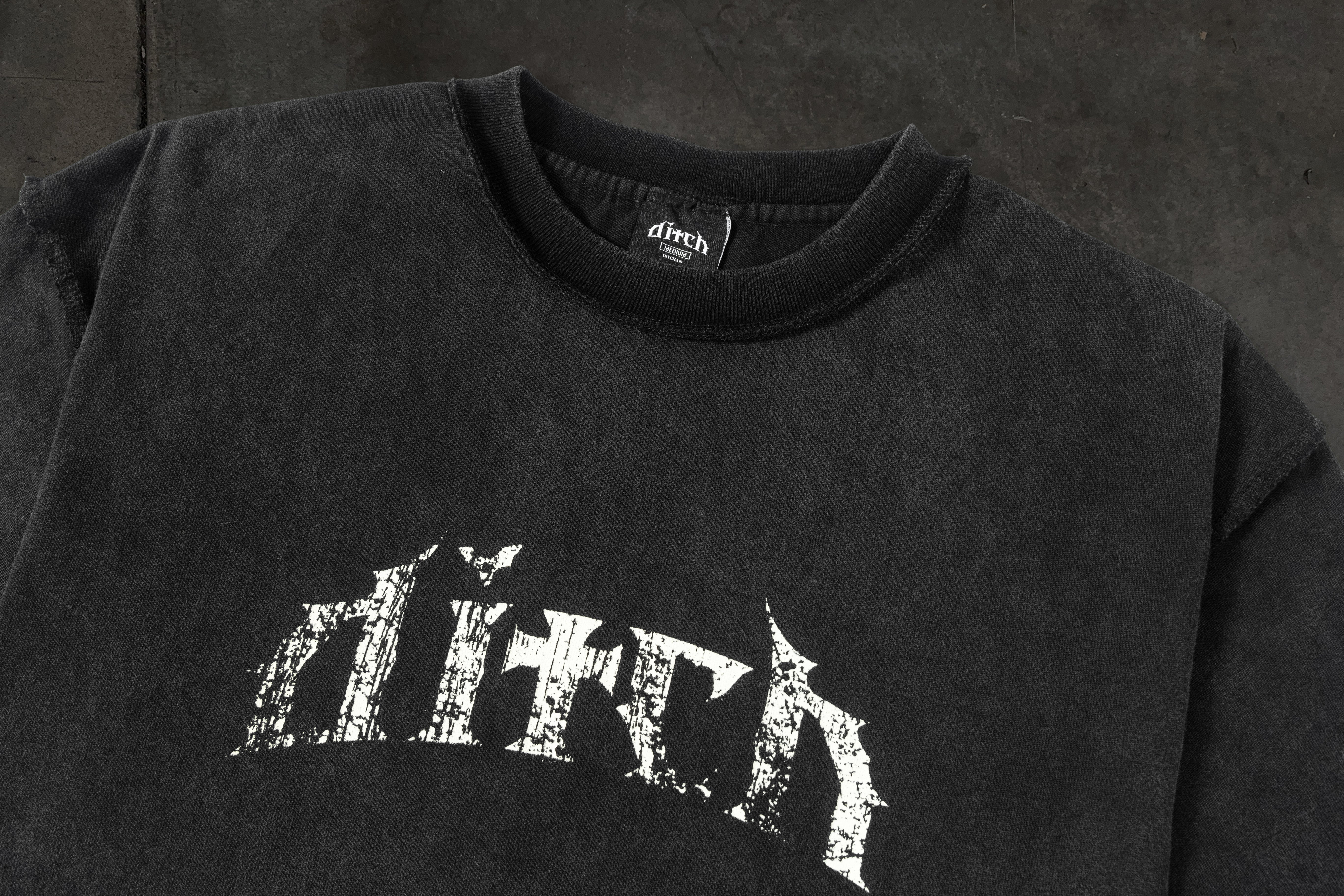LOGO TEE (COAL)-IYAMIUIO