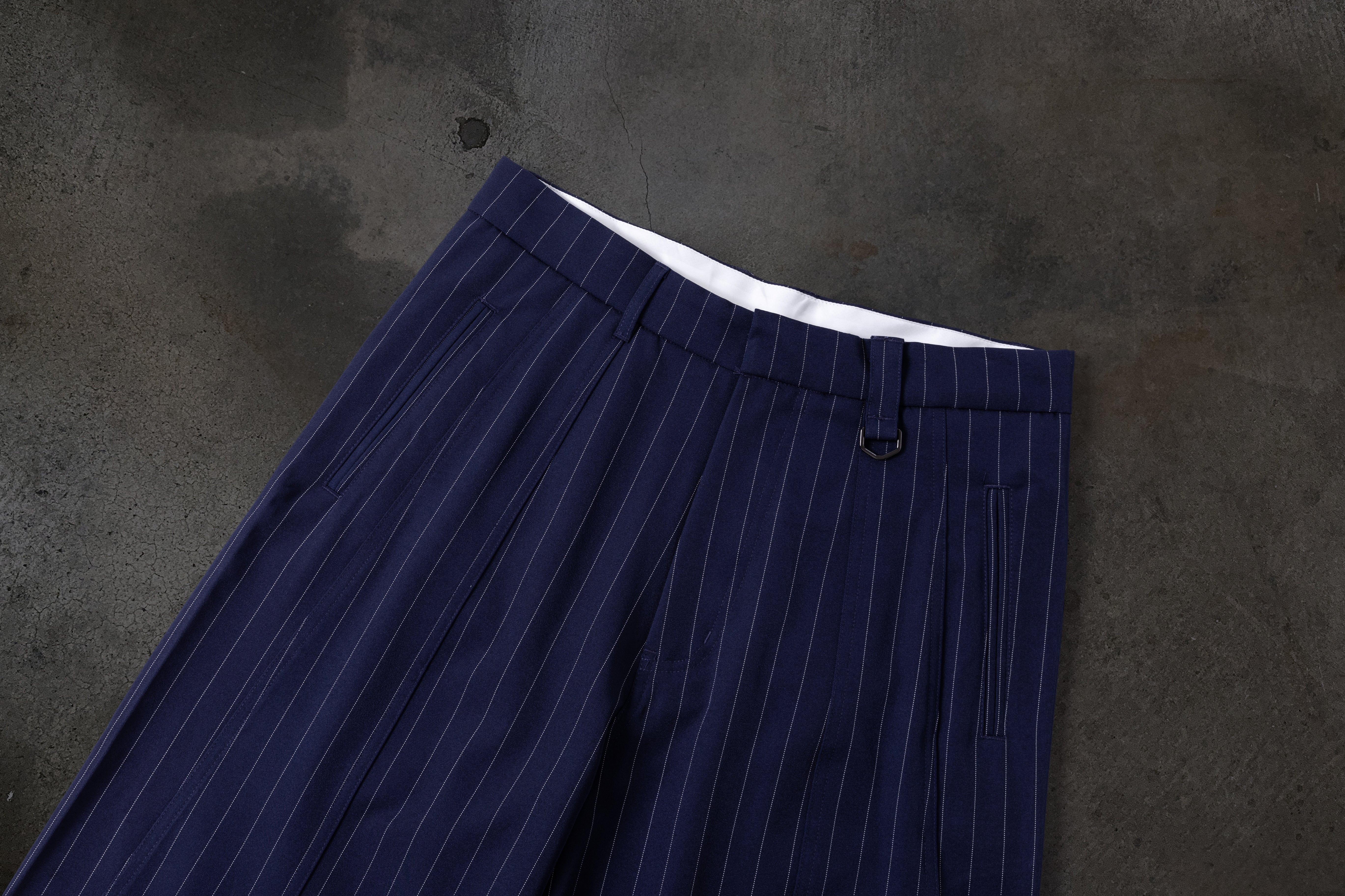 WIDE-LEG DRESS PANTS (PINSTRIPED NAVY/WHT)-IYAMIUIO
