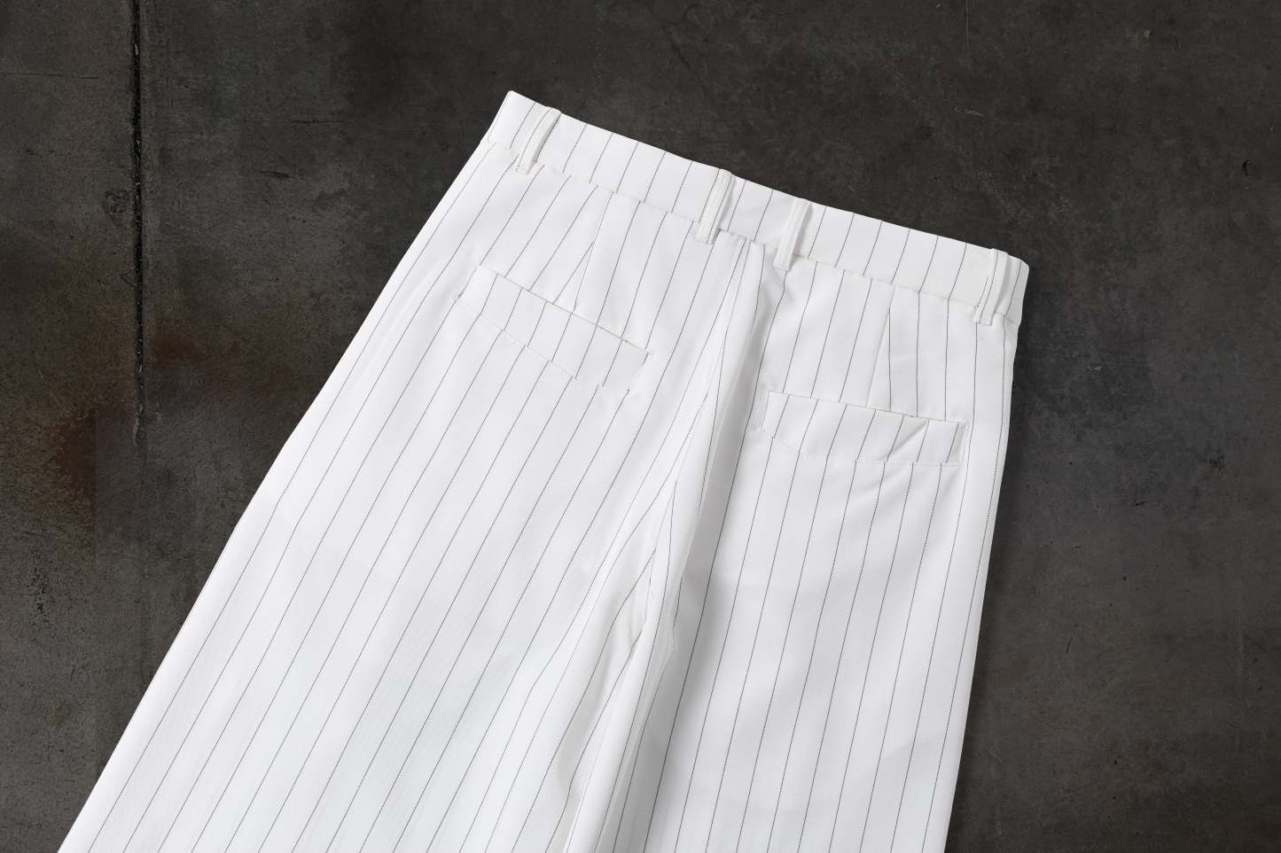 WIDE-LEG DRESS PANTS (PINSTRIPED WHT/BLK)-IYAMIUIO
