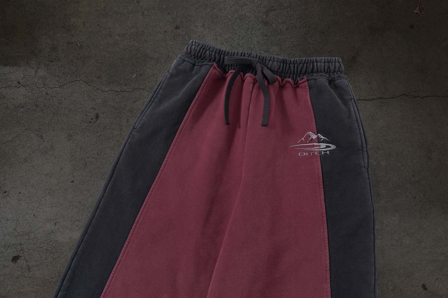 SUMMIT SWEATS (CRIMSON)-IYAMIUIO