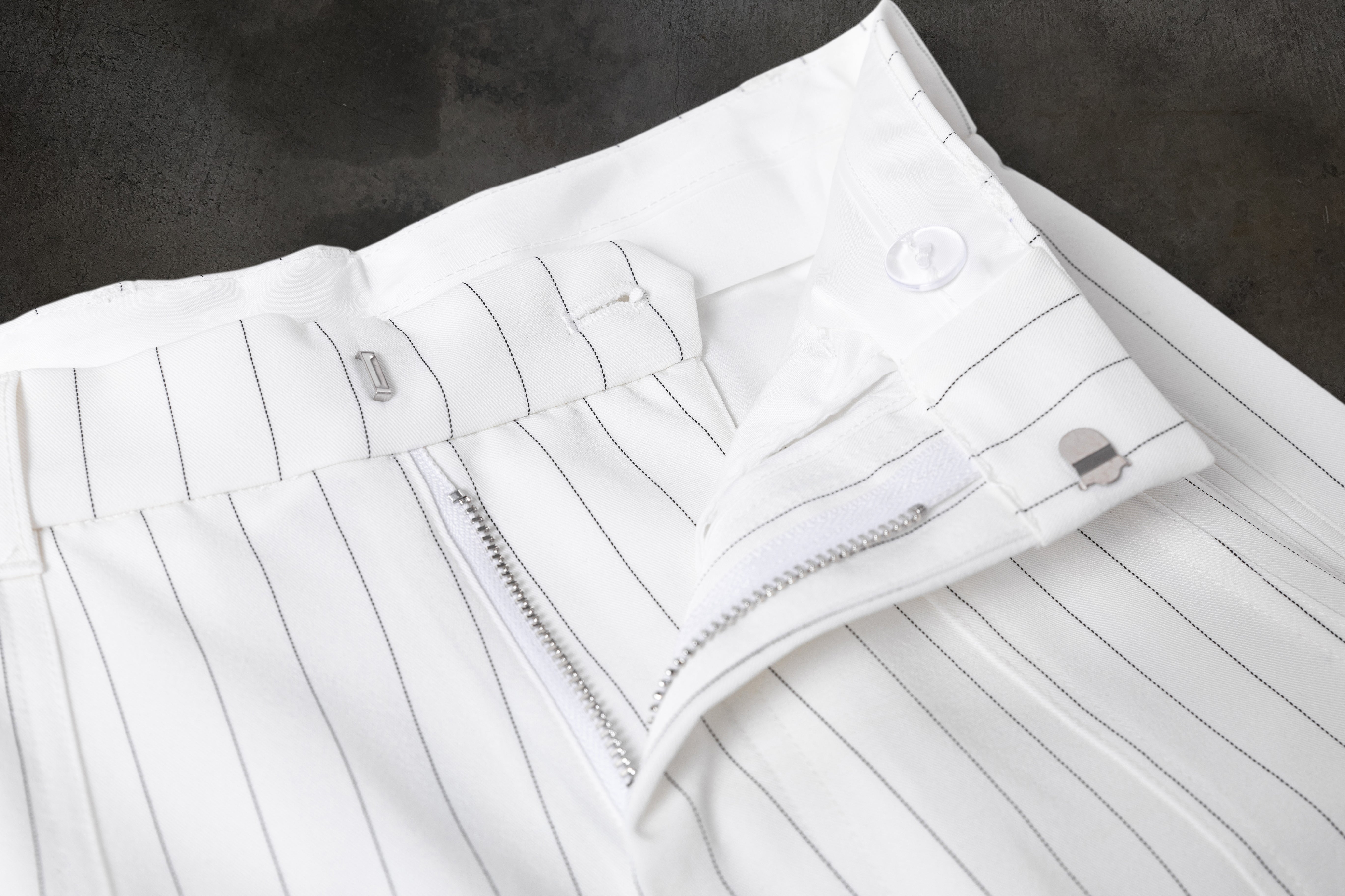 WIDE-LEG DRESS PANTS (PINSTRIPED WHT/BLK)-IYAMIUIO