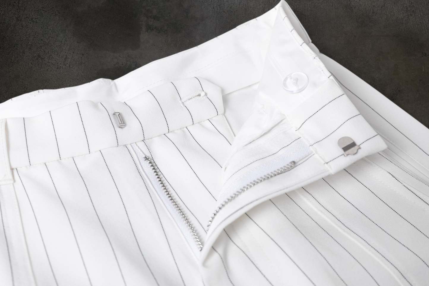 WIDE-LEG DRESS PANTS (PINSTRIPED WHT/BLK)-IYAMIUIO