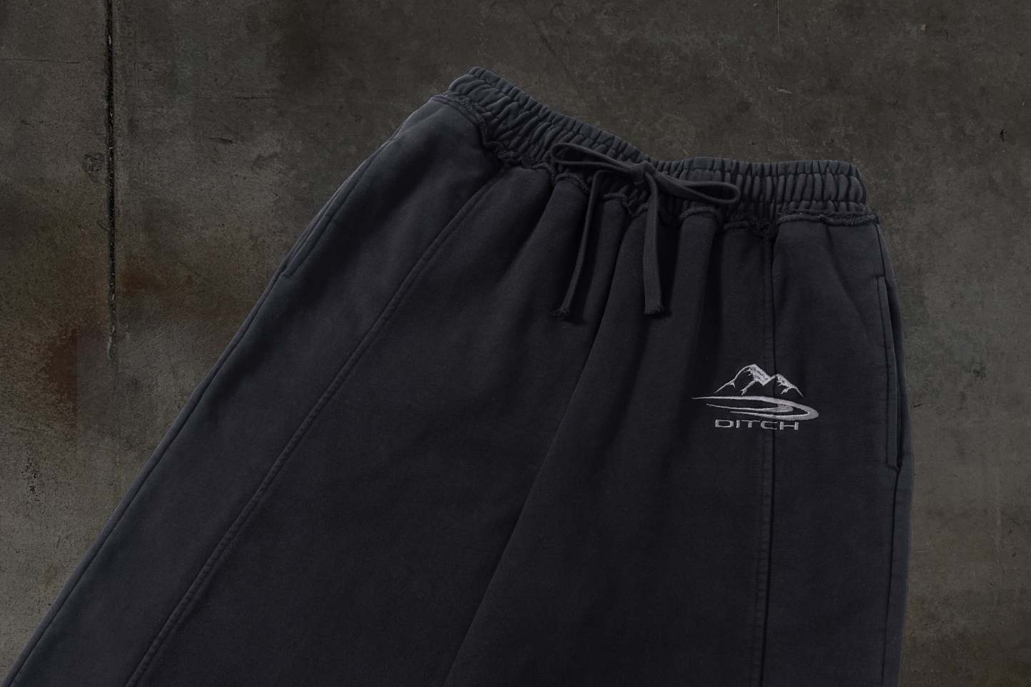 SUMMIT SWEATS (COAL)-IYAMIUIO