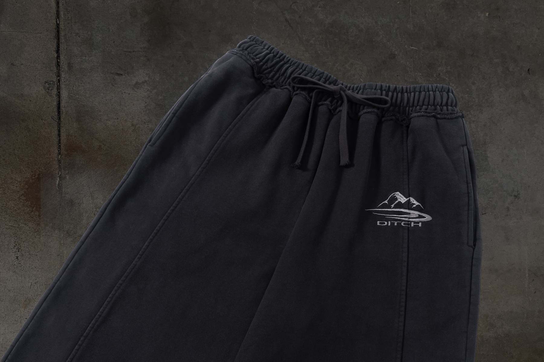 SUMMIT SWEATS (COAL)-IYAMIUIO