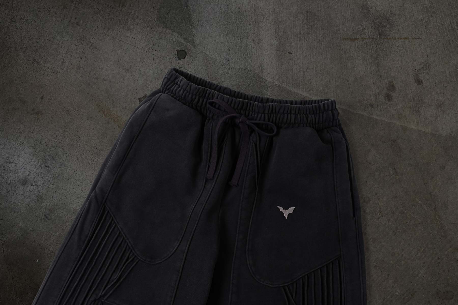 BIKER SWEATS (COAL)-IYAMIUIO