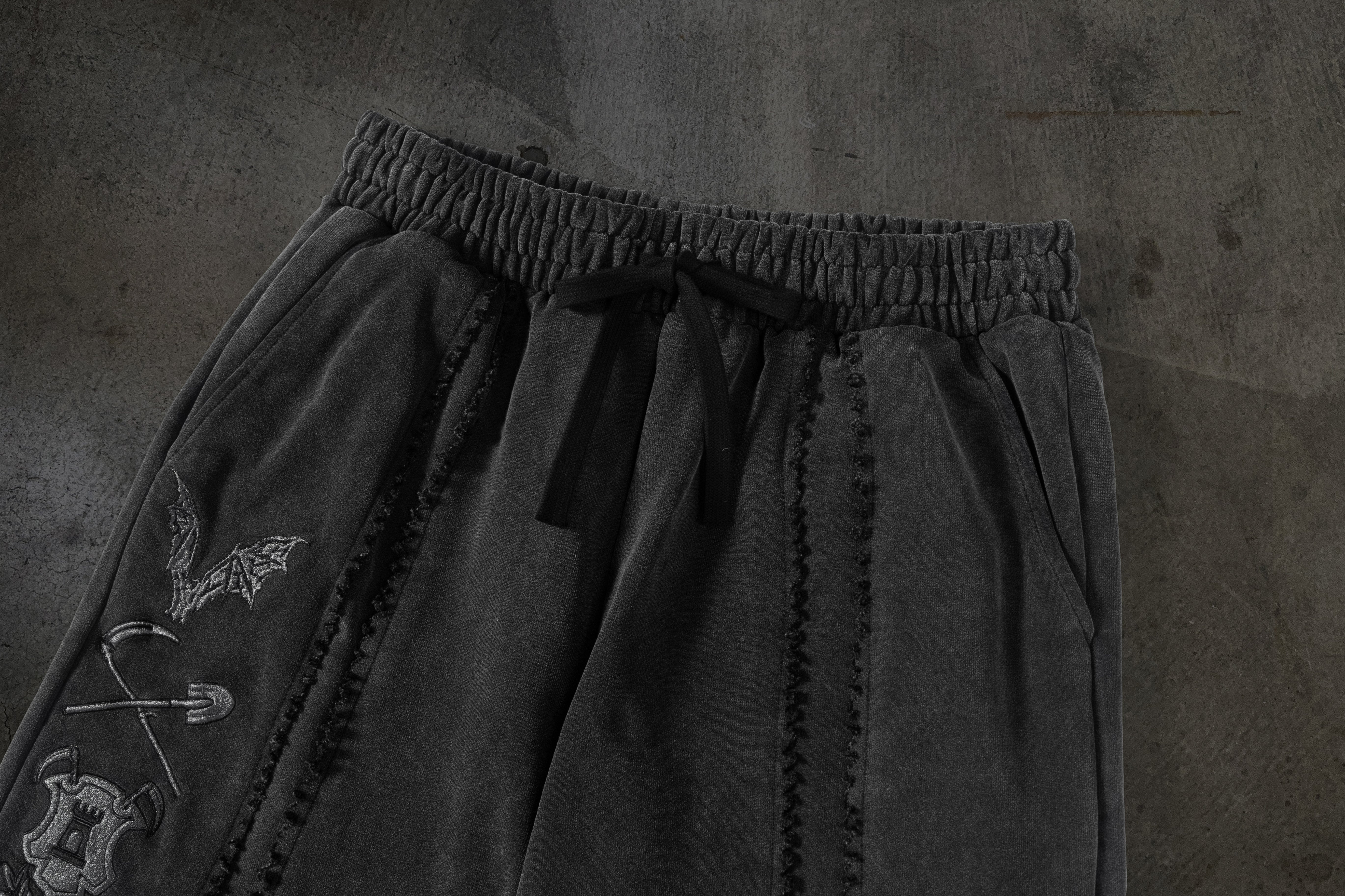 PATCHED SWEATS (COAL)-IYAMIUIO