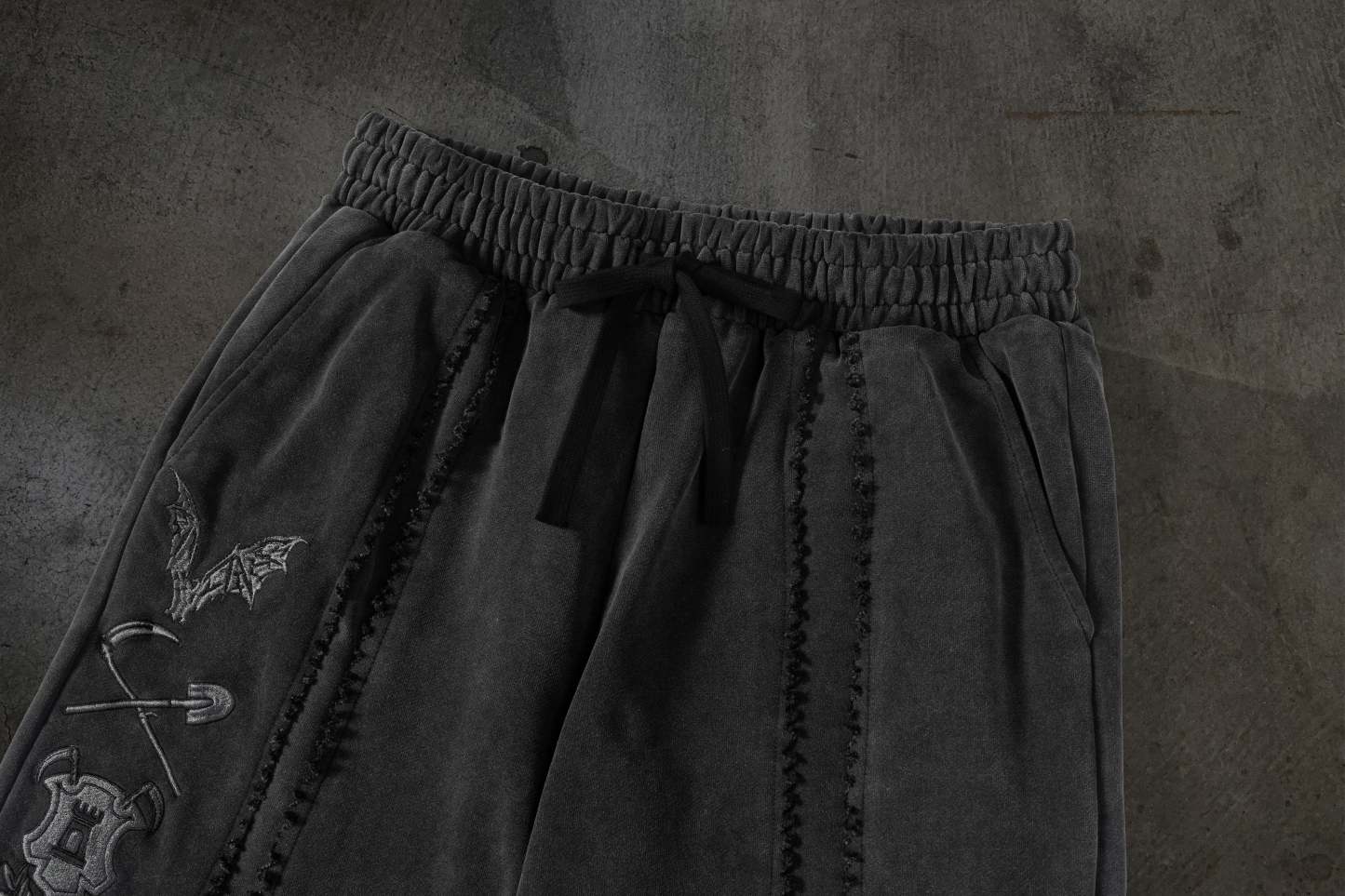 PATCHED SWEATS (COAL)-IYAMIUIO